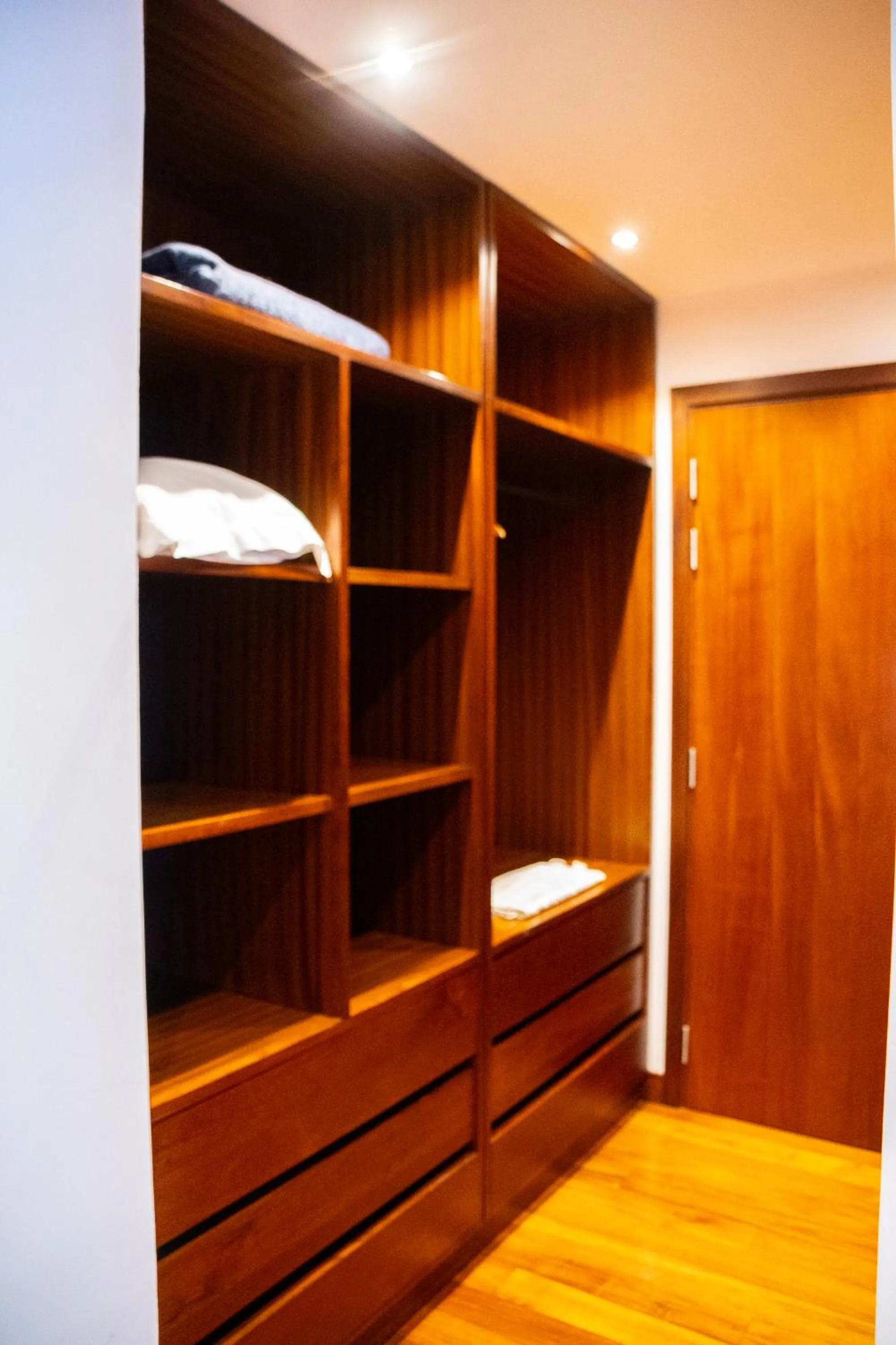 wardrobe in La Varangue