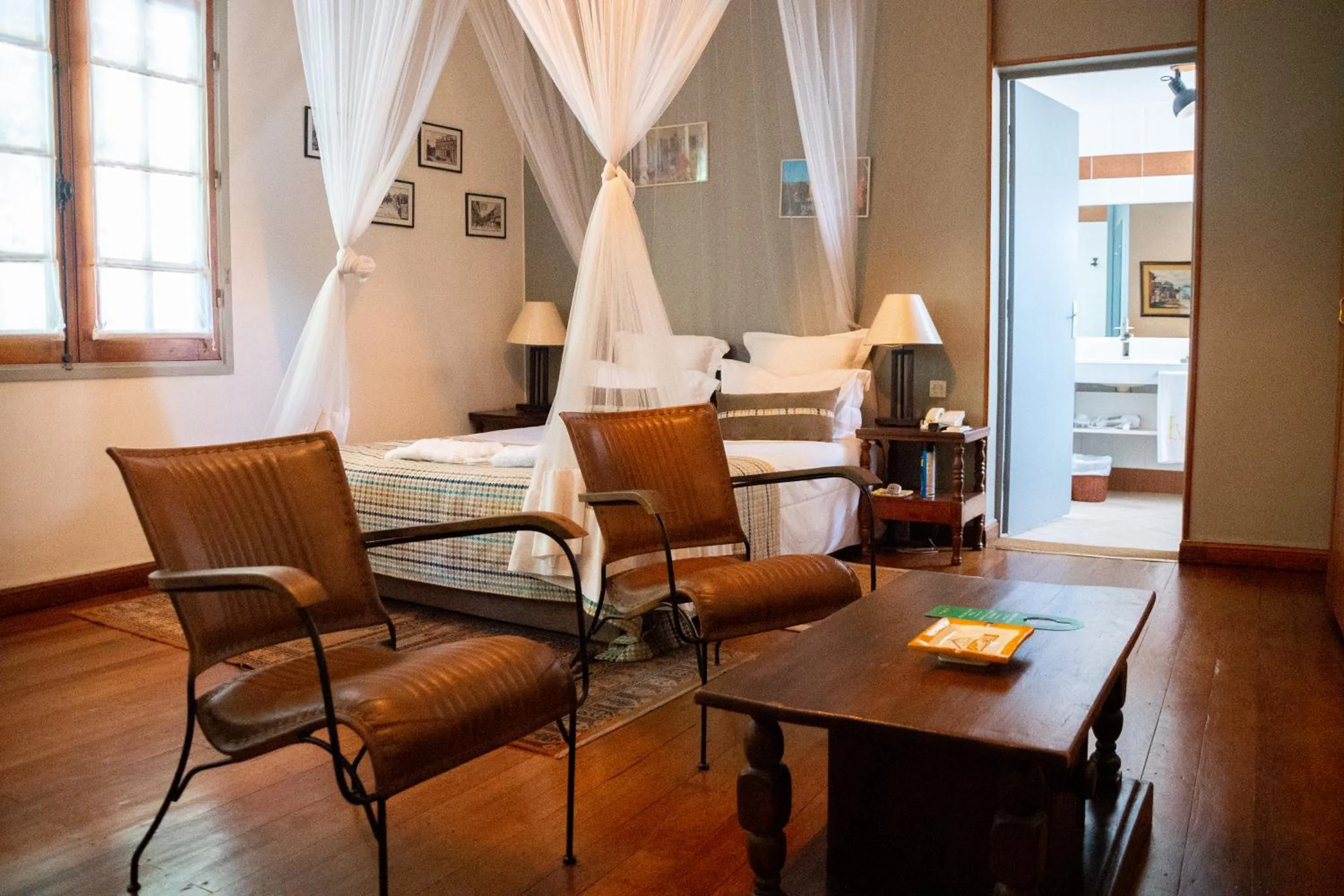 Property building, Bed in La Varangue