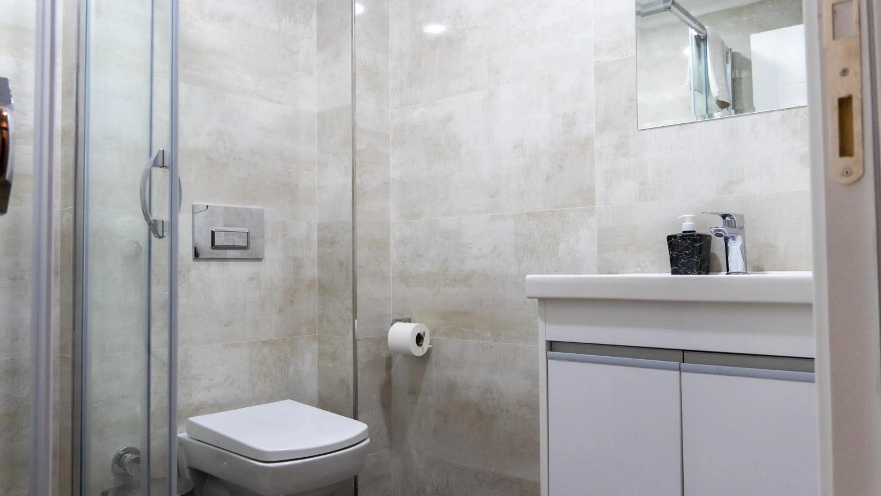 Shower in Bursa Suites Apart Otel