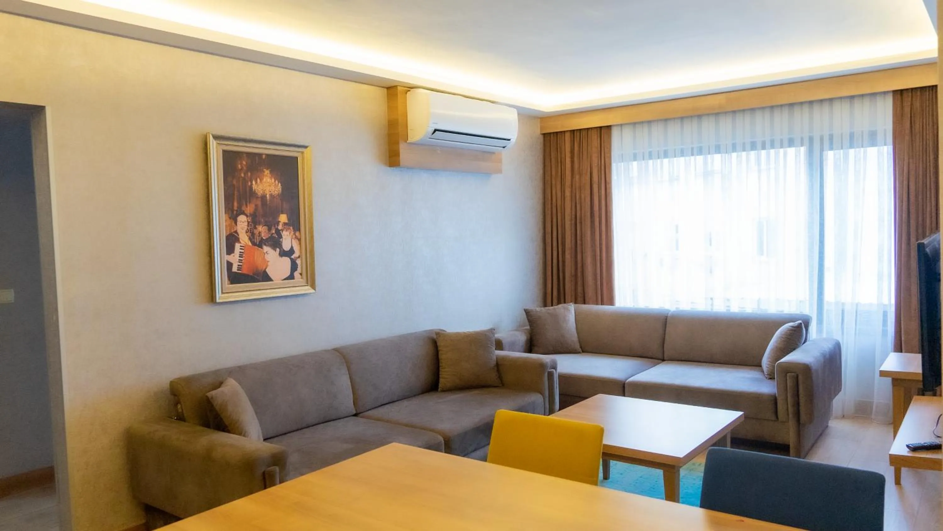 TV and multimedia in Bursa Suites Apart Otel