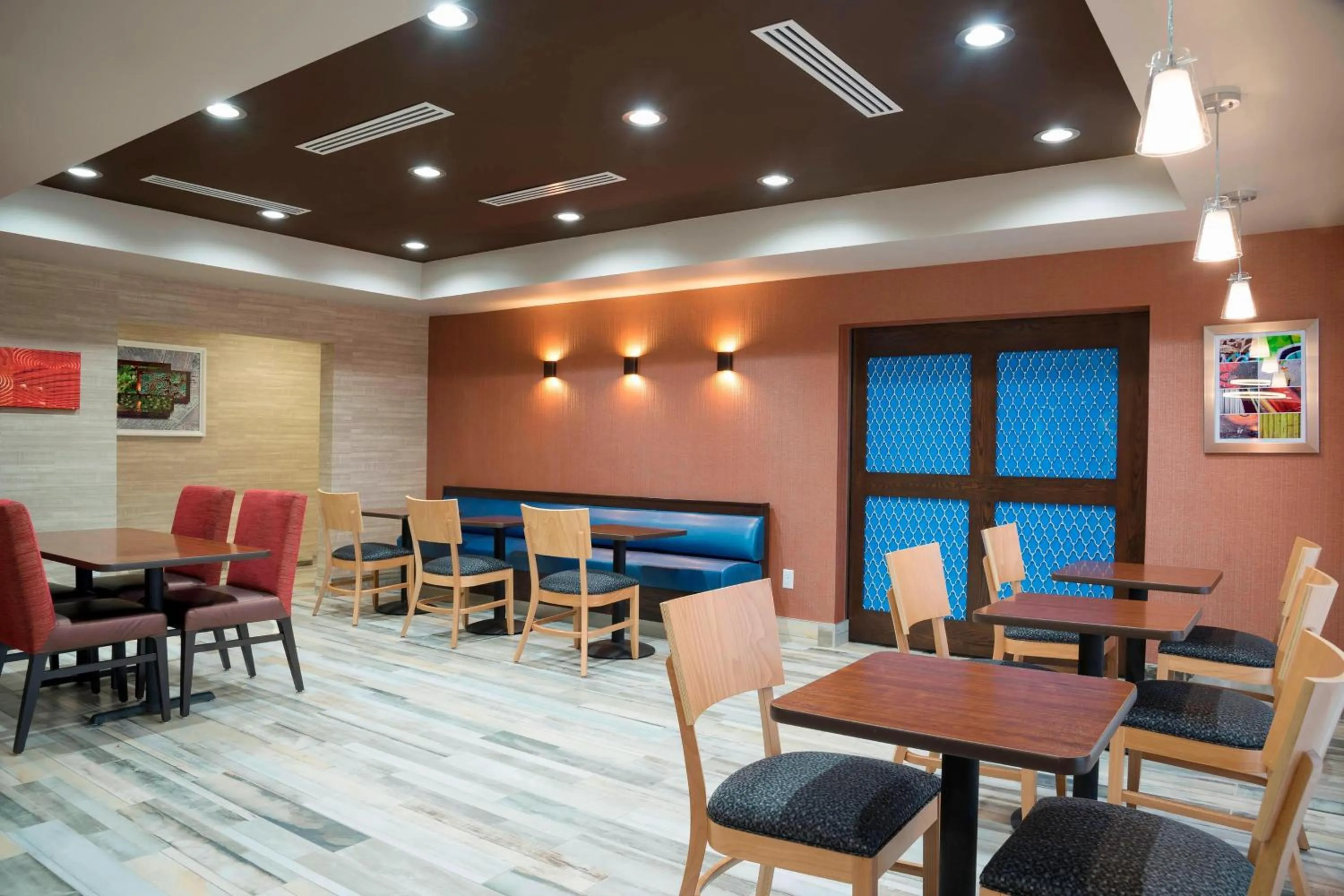 Restaurant/places to eat in TownePlace Suites by Marriott Ontario-Mansfield