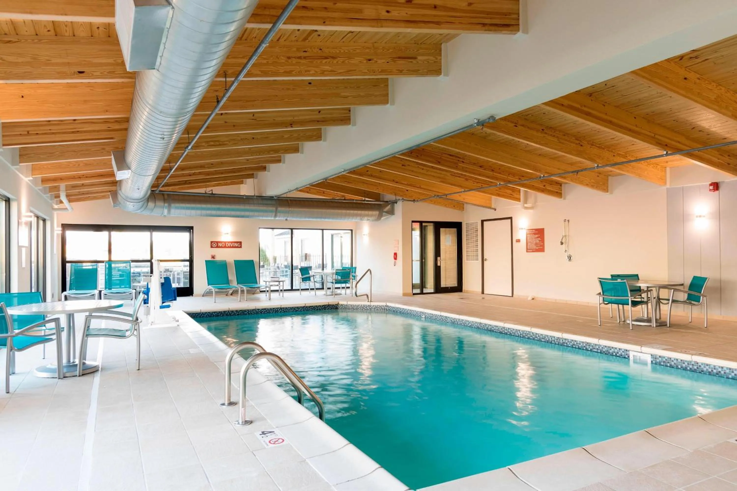 Swimming pool in TownePlace Suites by Marriott Ontario-Mansfield