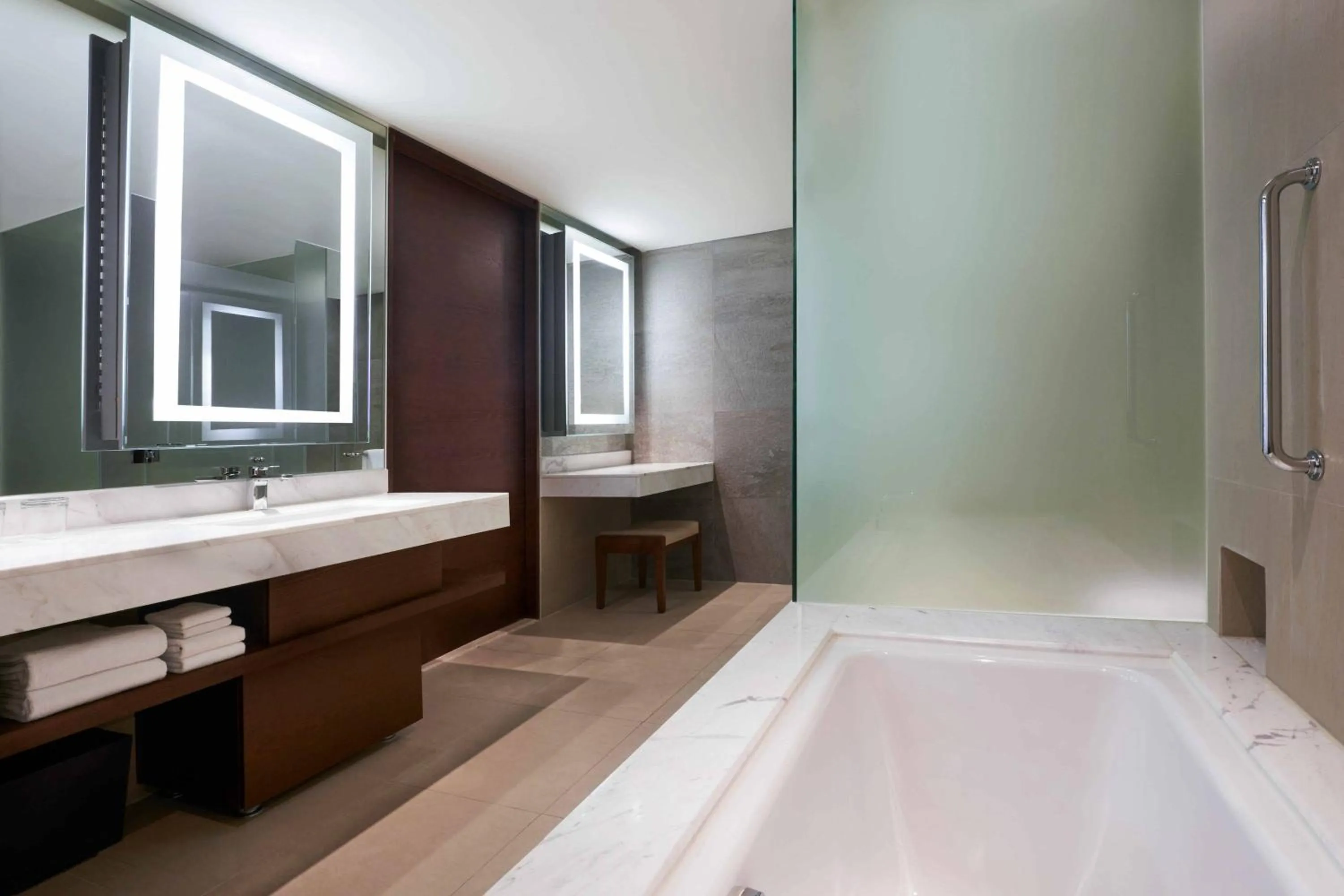 Bathroom in Courtyard by Marriott Seoul Namdaemun