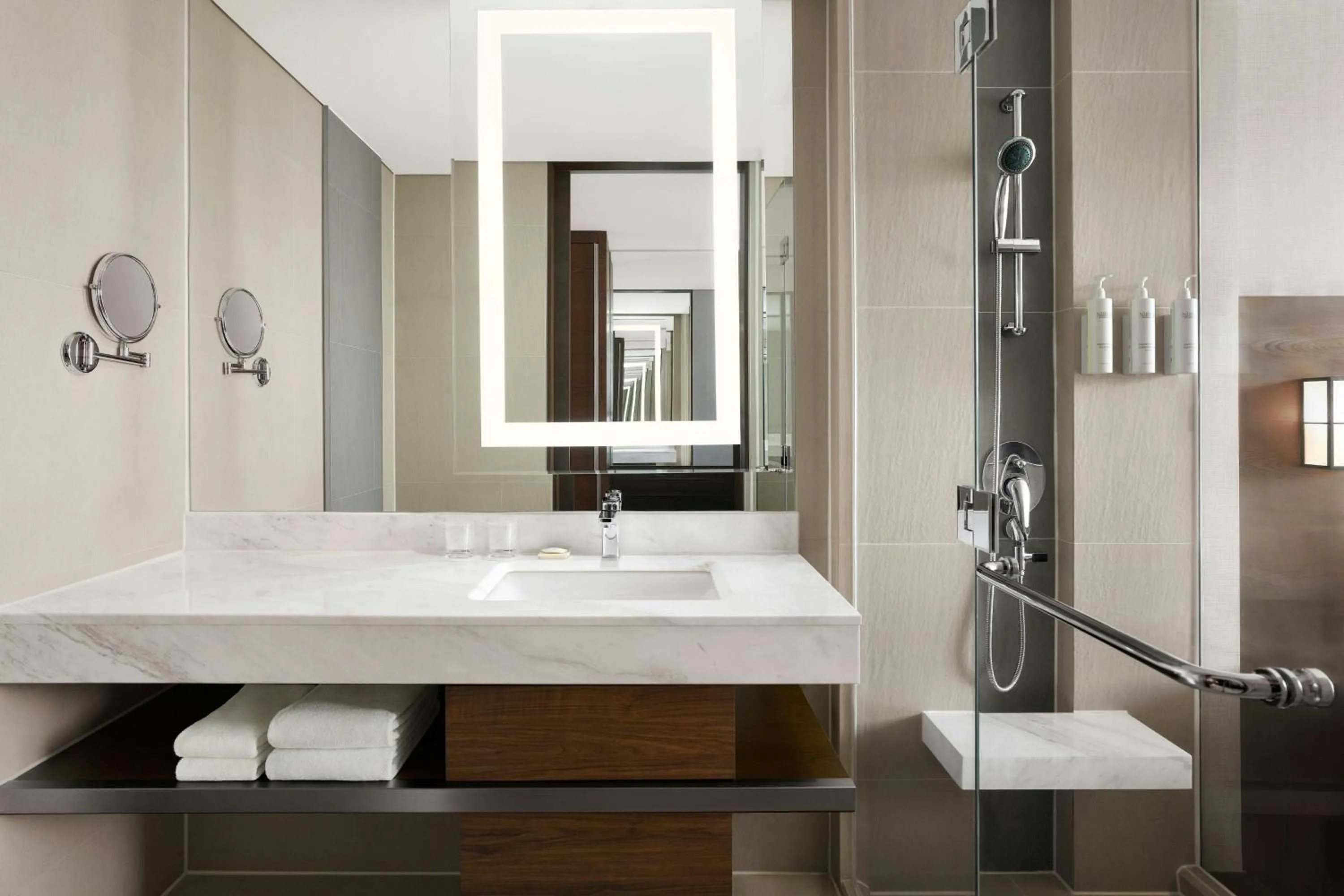 Bathroom in Courtyard by Marriott Seoul Namdaemun