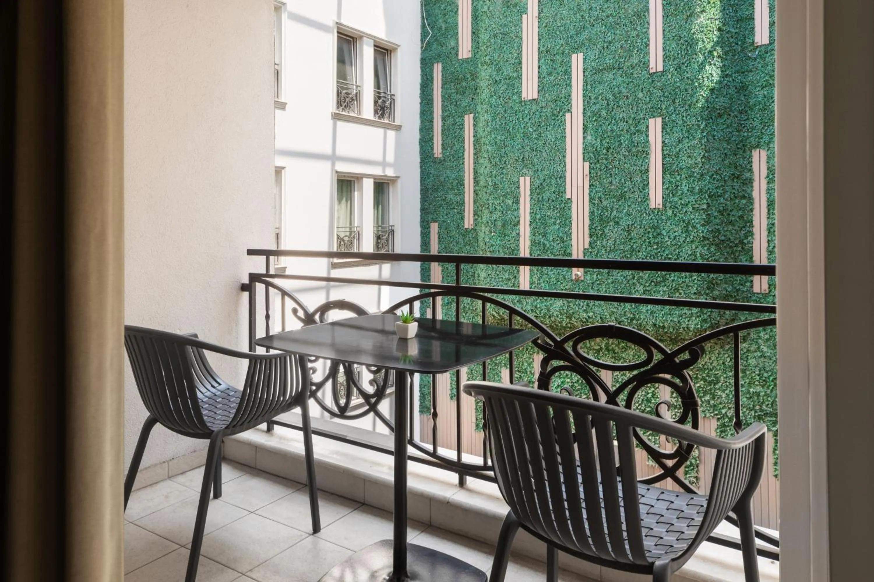 Photo of the whole room in Skopje Marriott Hotel