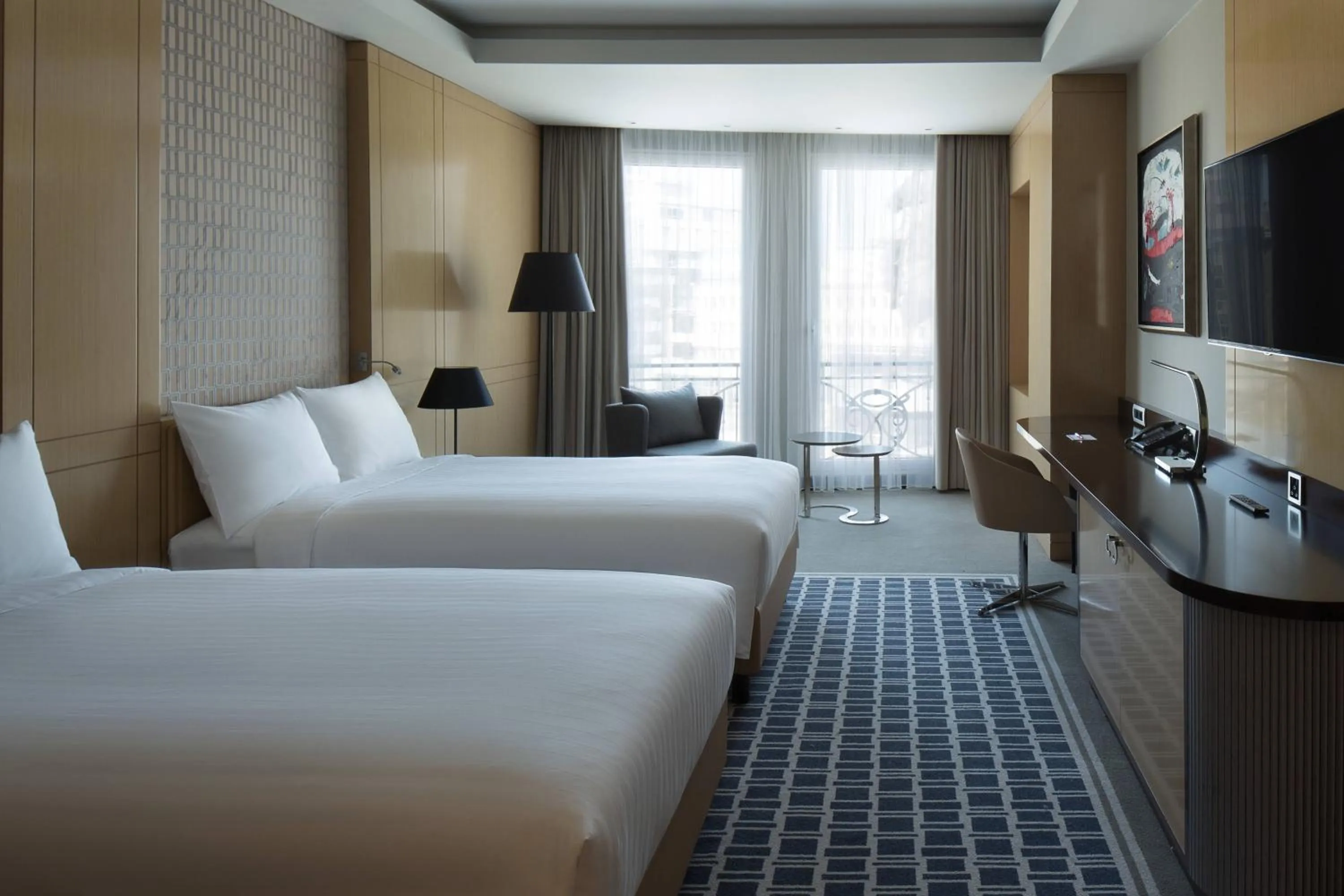 Photo of the whole room, Bed in Skopje Marriott Hotel