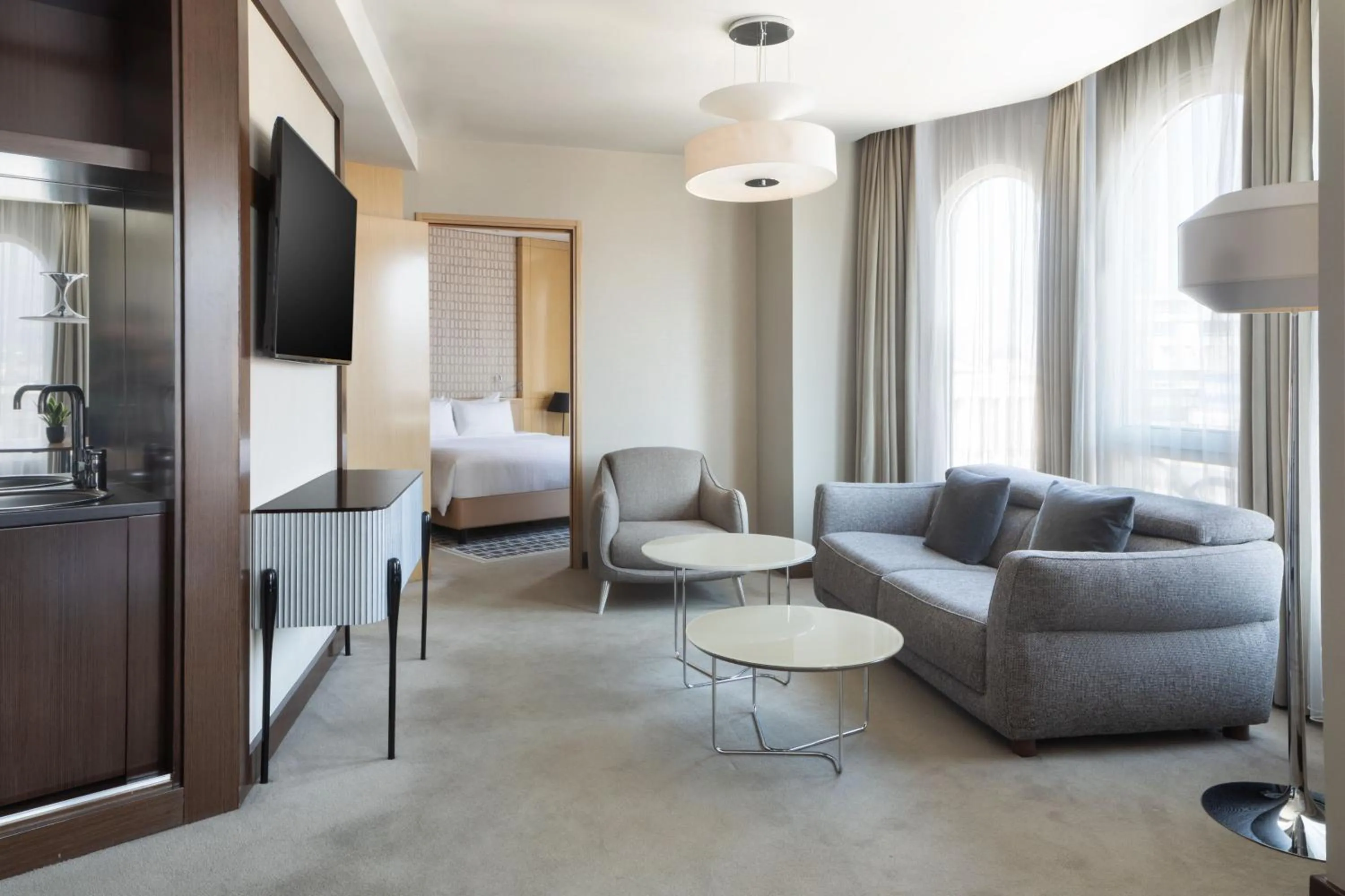 Living room, Bed in Skopje Marriott Hotel