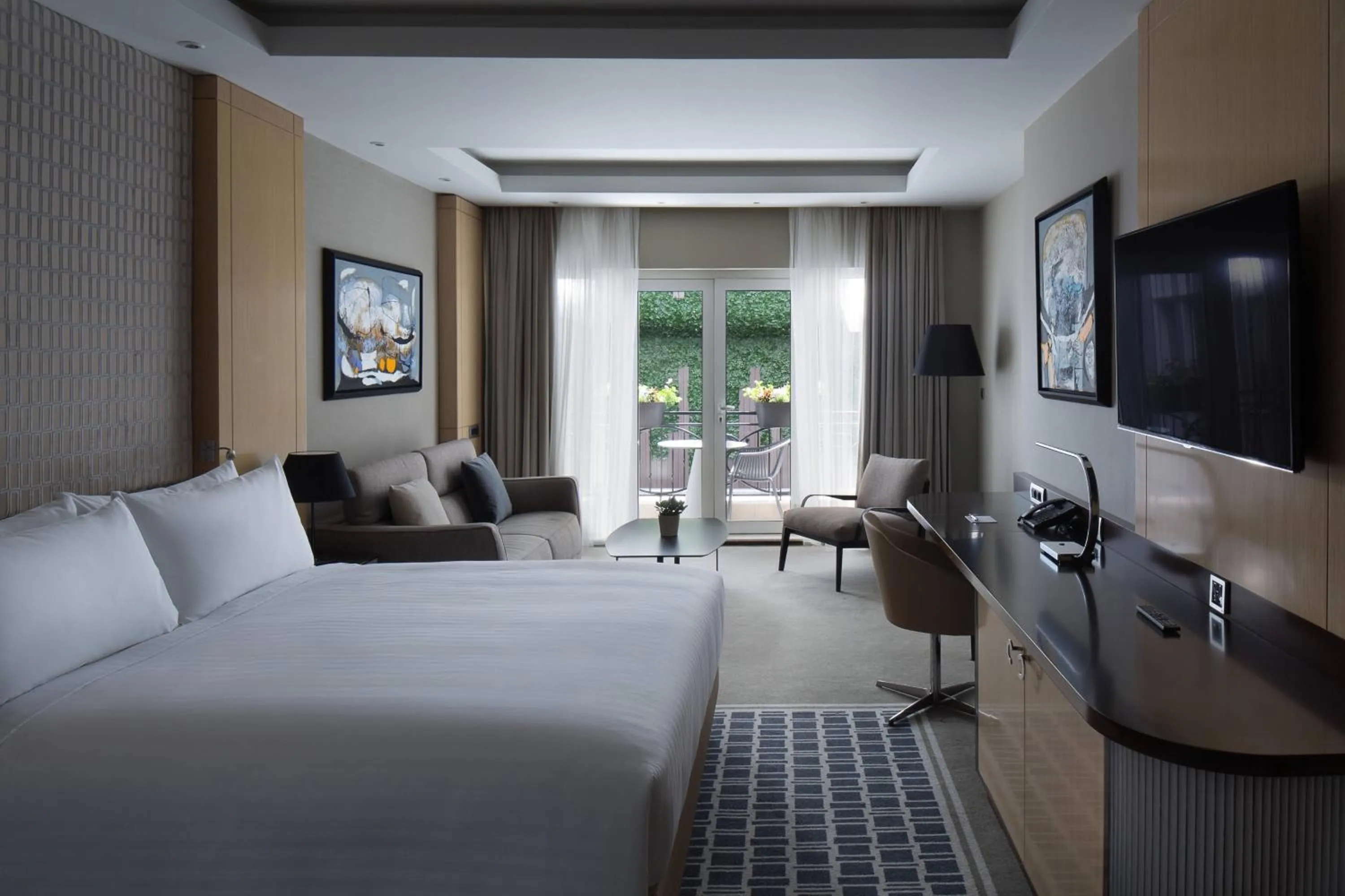 Photo of the whole room, Bed in Skopje Marriott Hotel