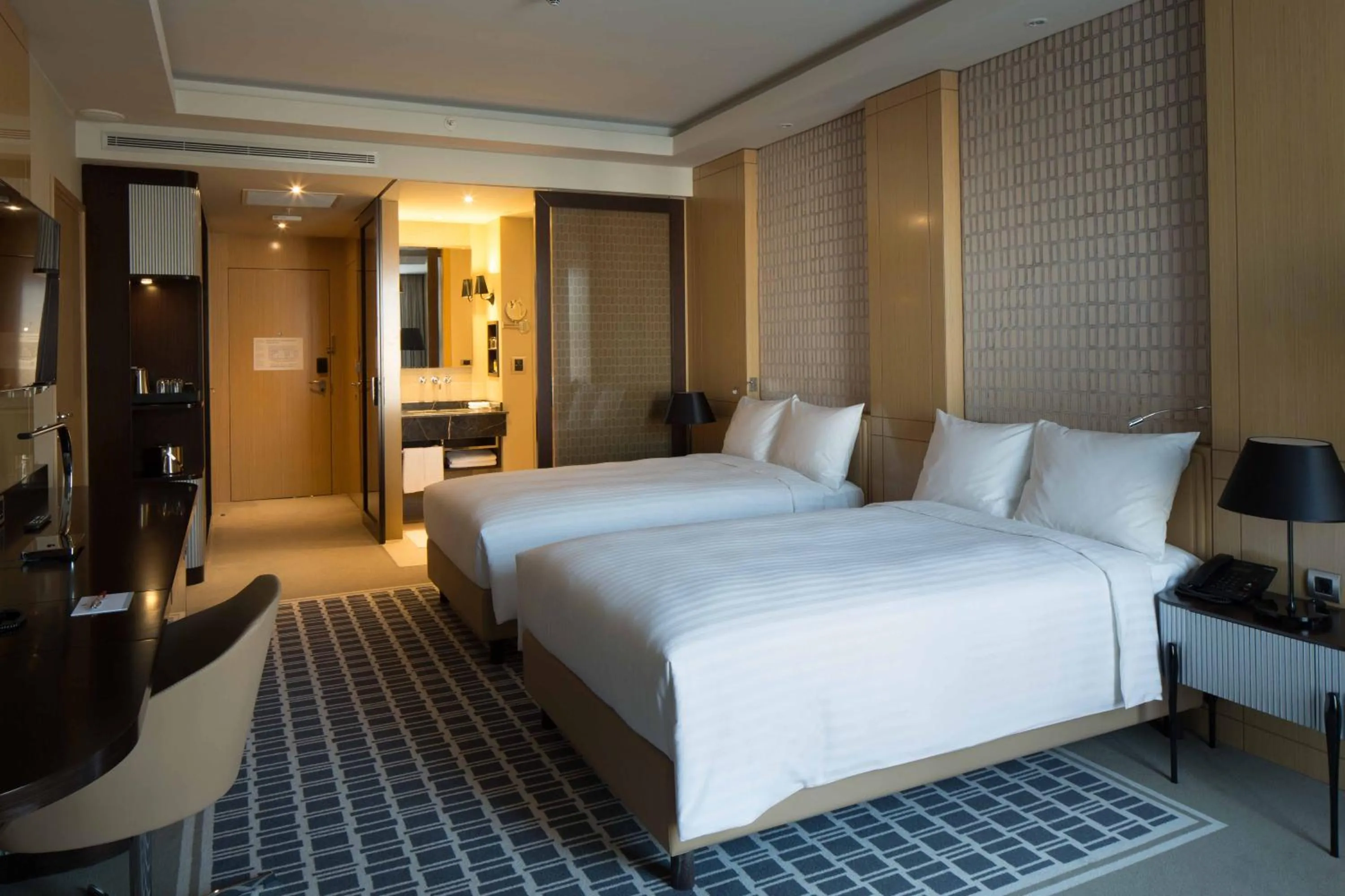 Photo of the whole room, Bed in Skopje Marriott Hotel