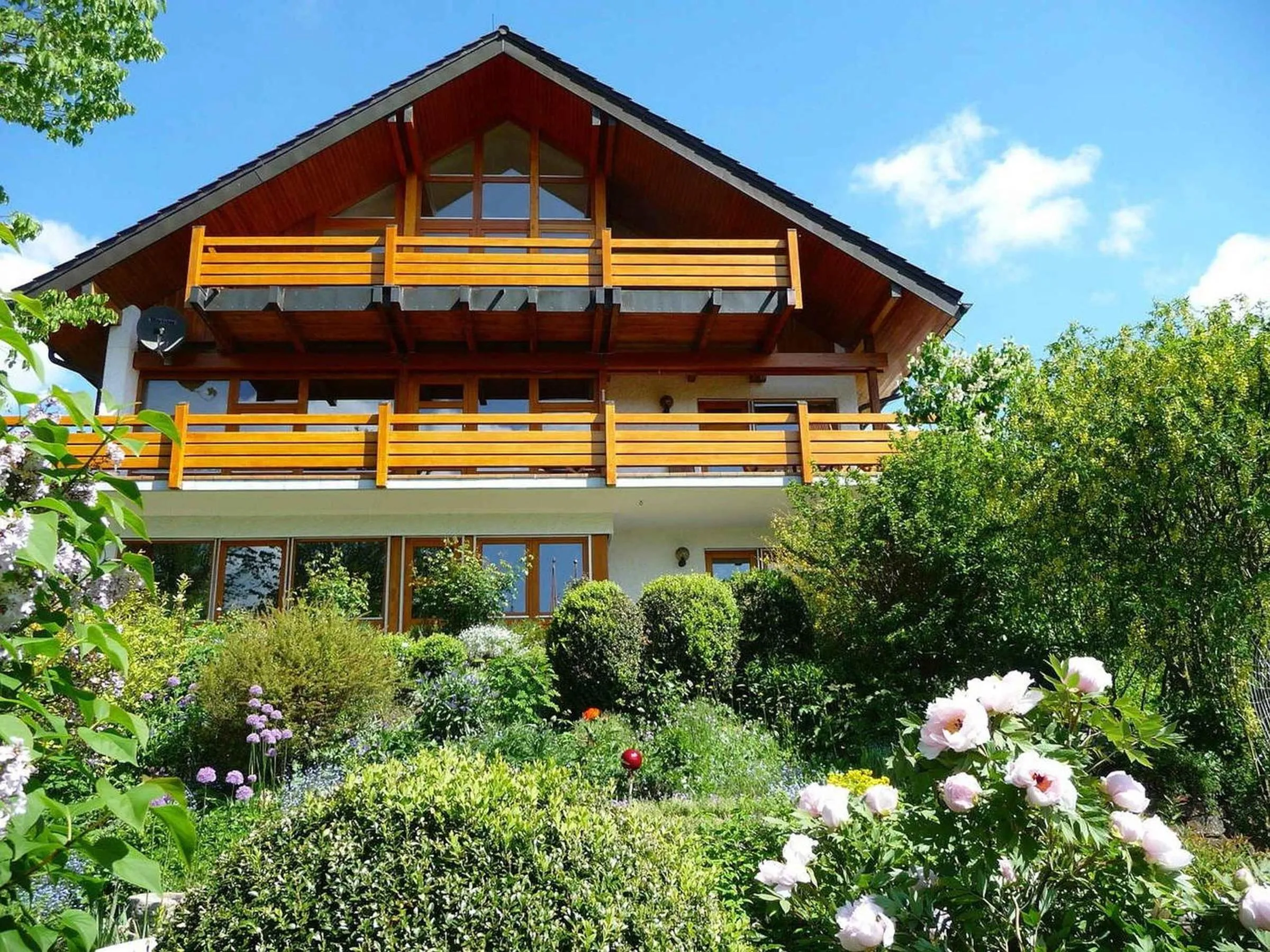 Two-Bedroom Deluxe Apartment with Garden View in Haus am See