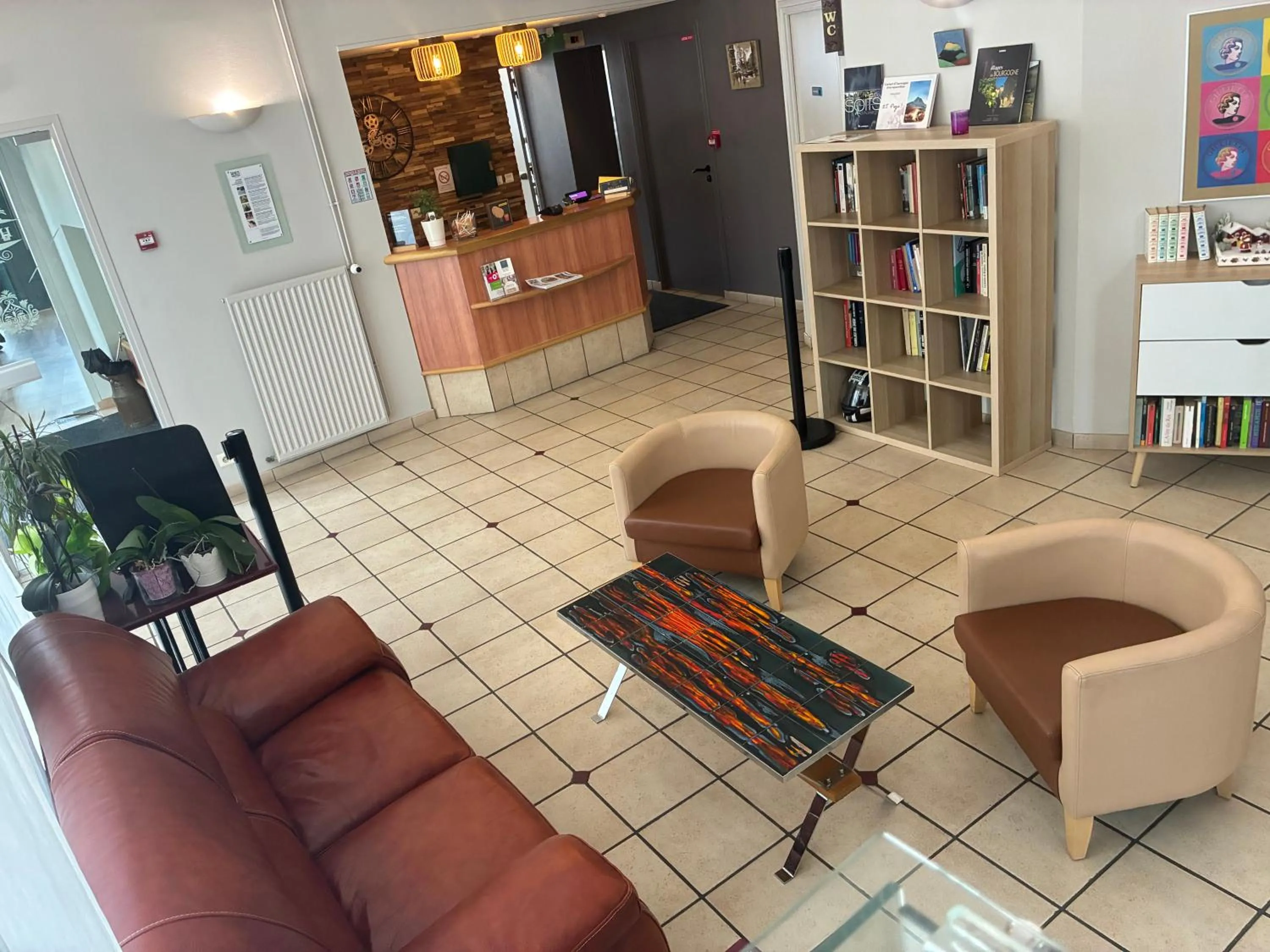 Seating area in Logis Hôtel du Commerce