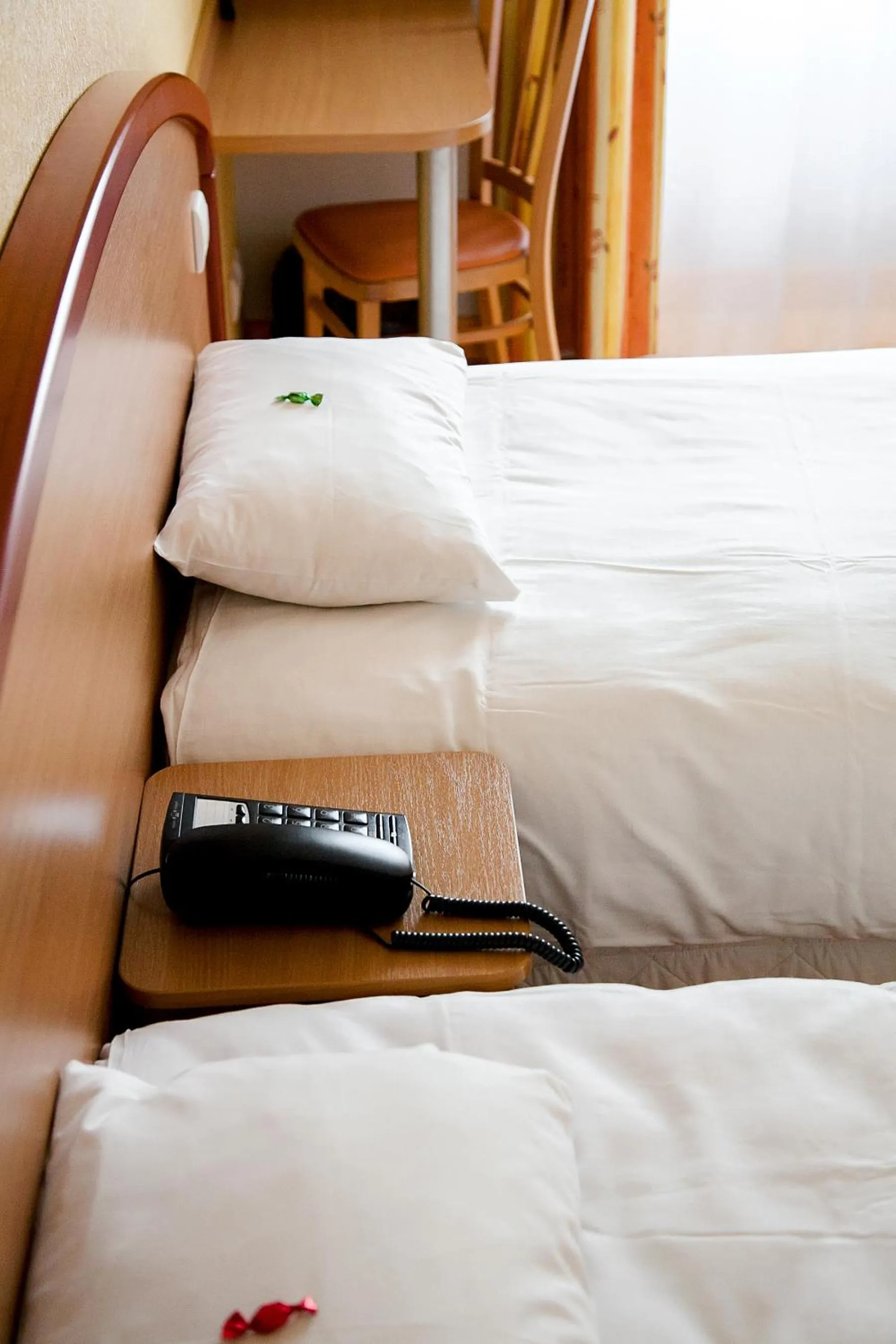 Bed in Logis Hôtel du Commerce