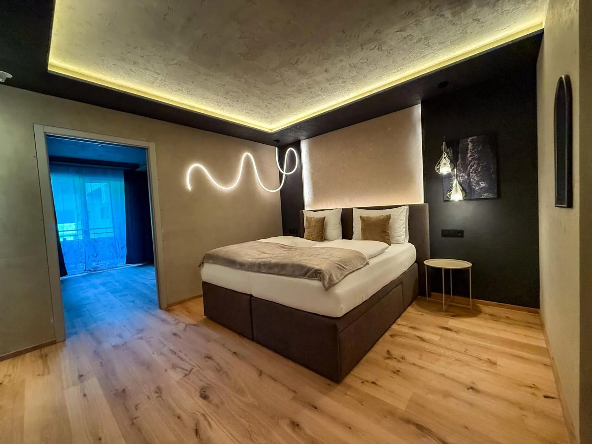 Photo of the whole room, Bed in zum Senner Suites Zillertal