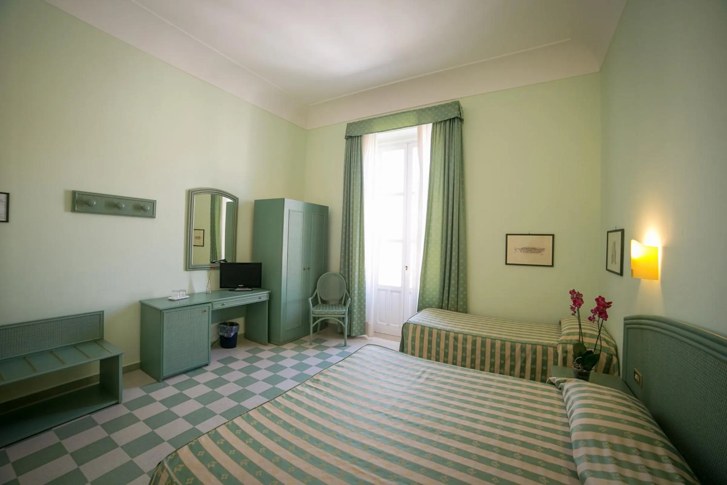 Photo of the whole room, Bed in Hotel Gran Bretagna Ortigia