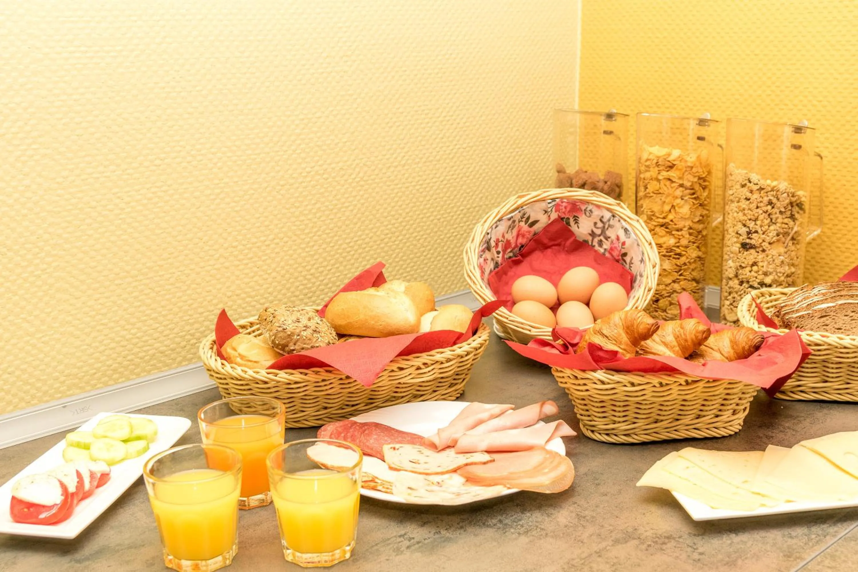 Buffet breakfast in Messe Motel Laatzen