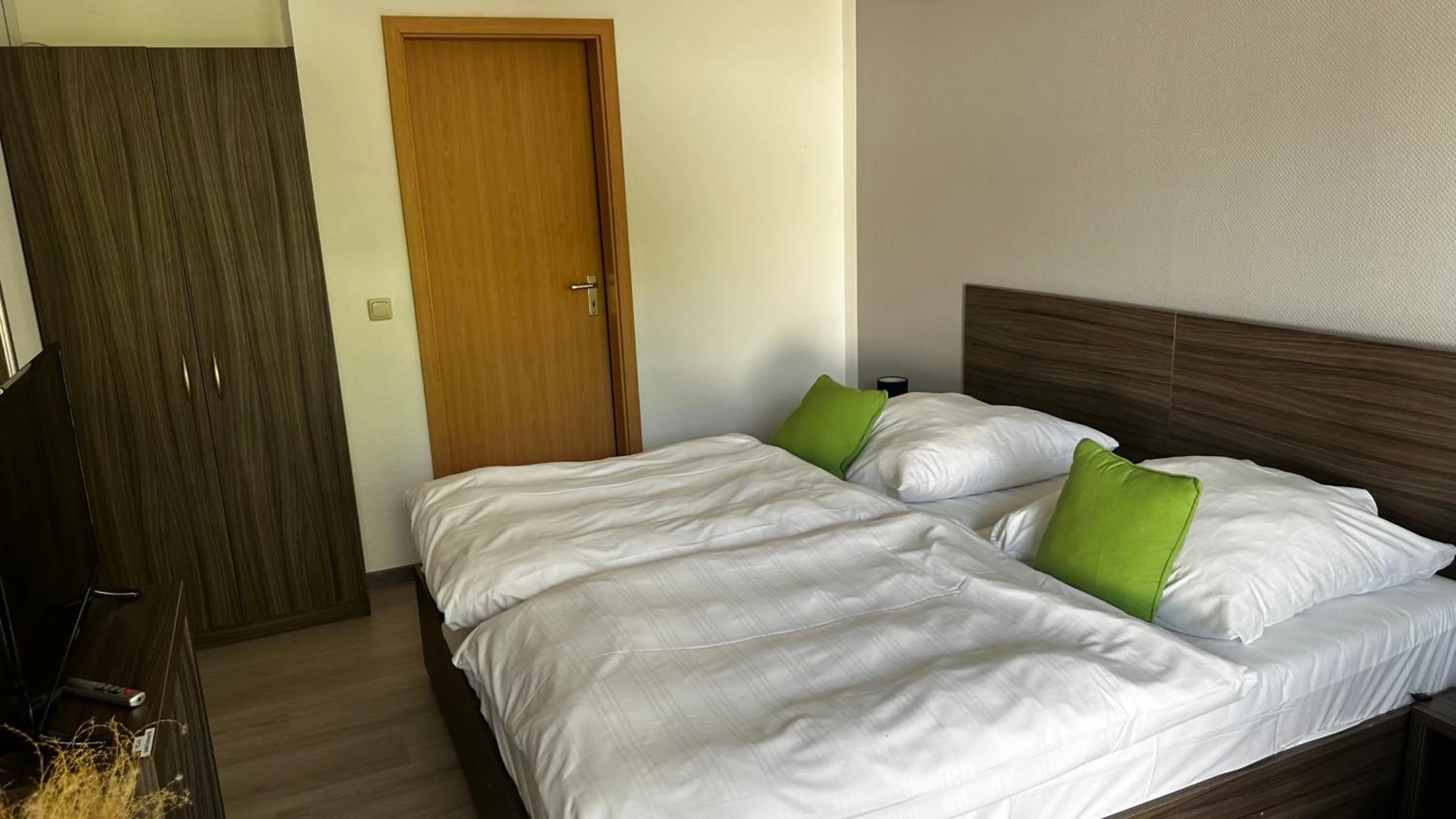 Photo of the whole room, Bed in Messe Motel Laatzen