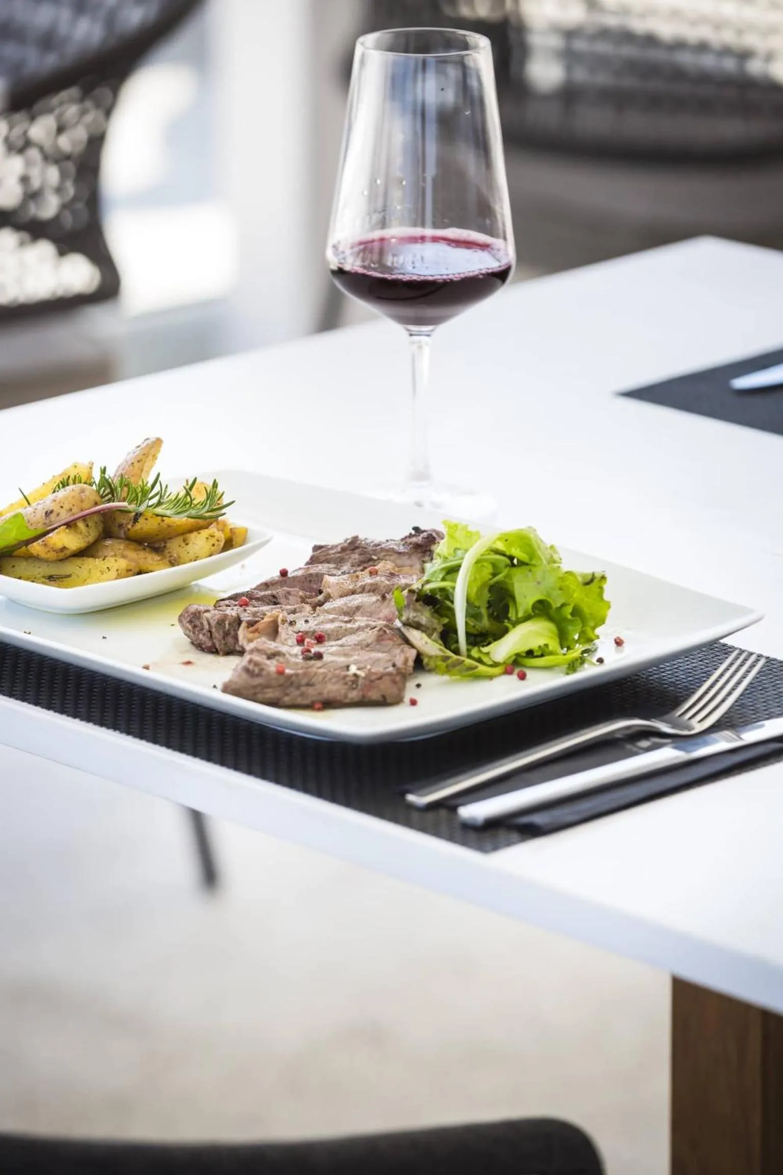 Food and drinks in LYO Boutique Hotel