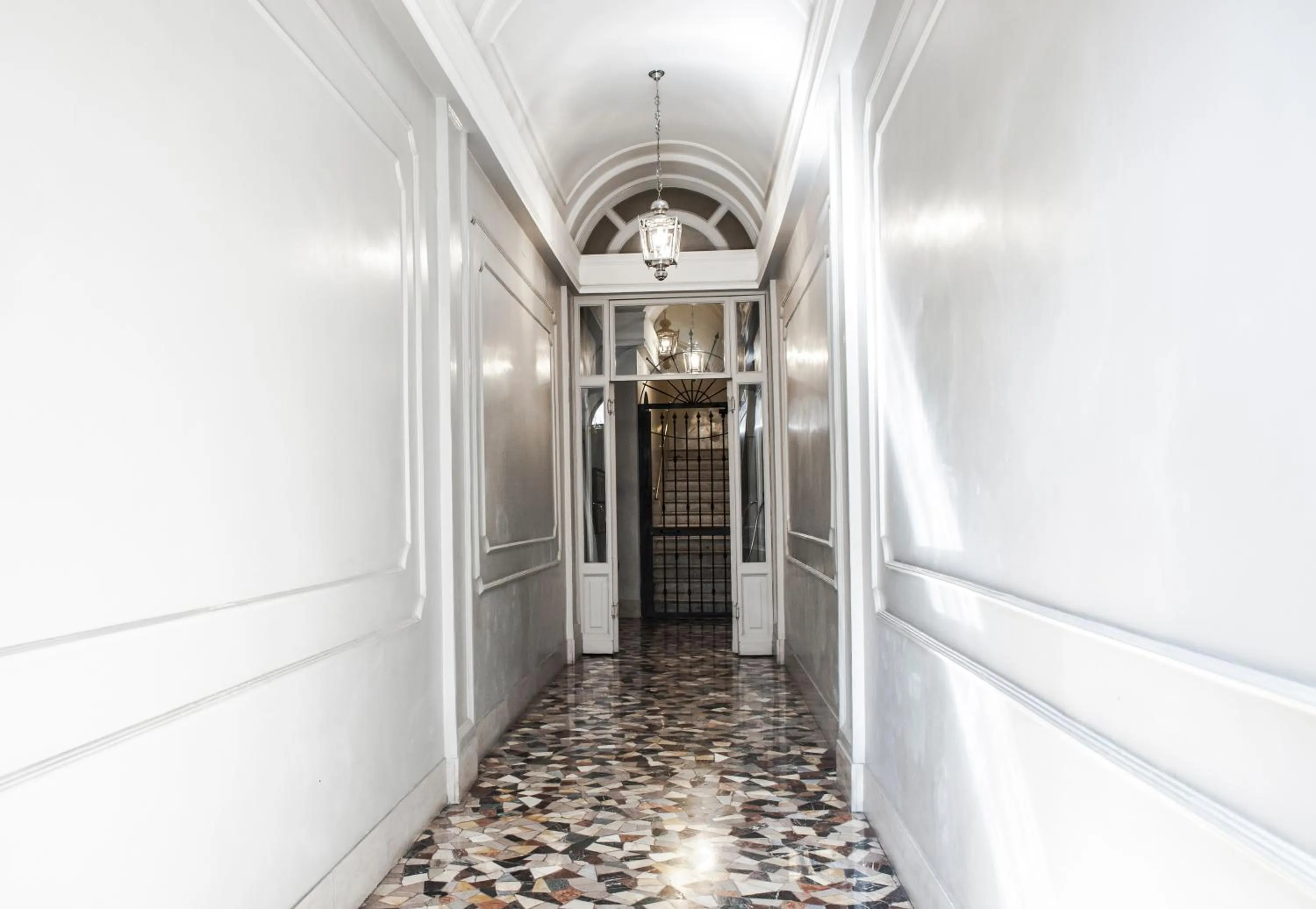 Facade/entrance in Town House Spagna- luxury Rooms with Jacuzzi Bath