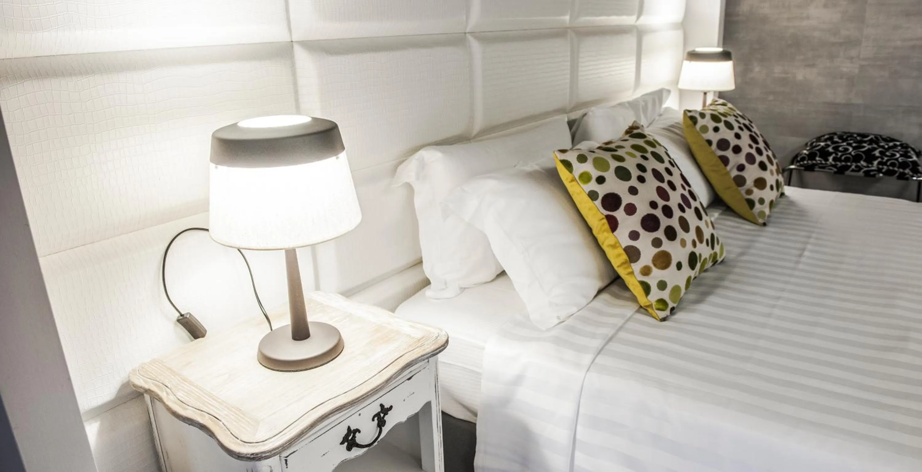 Bed in Town House Spagna- luxury Rooms with Jacuzzi Bath