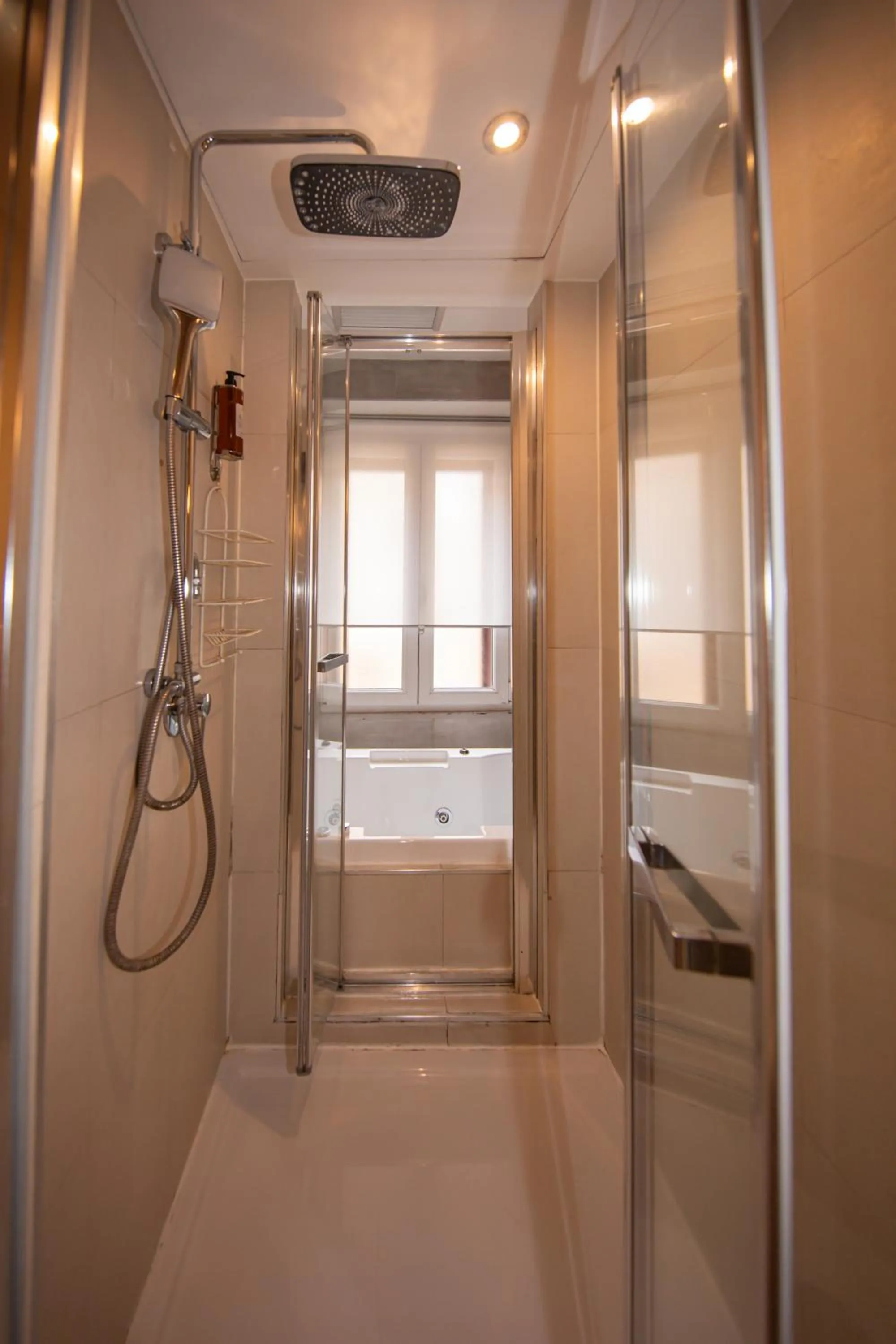 Shower in Town House Spagna- luxury Rooms with Jacuzzi Bath