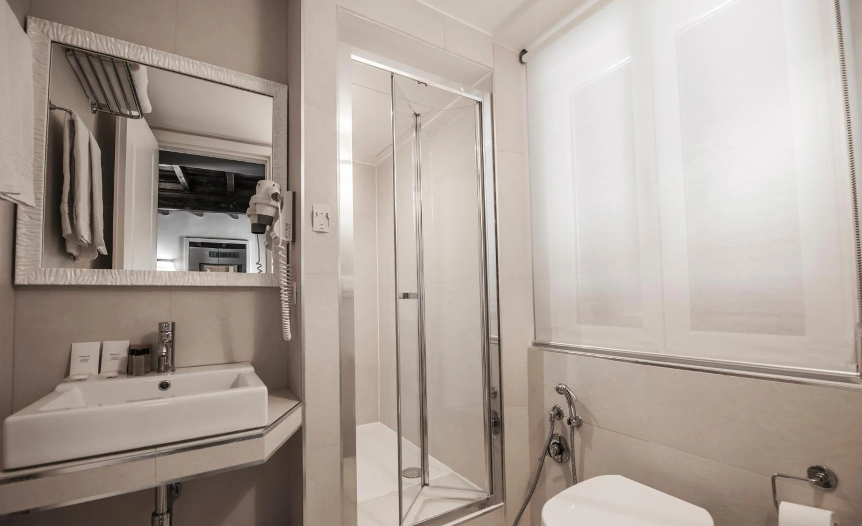 Bathroom in Town House Spagna- luxury Rooms with Jacuzzi Bath