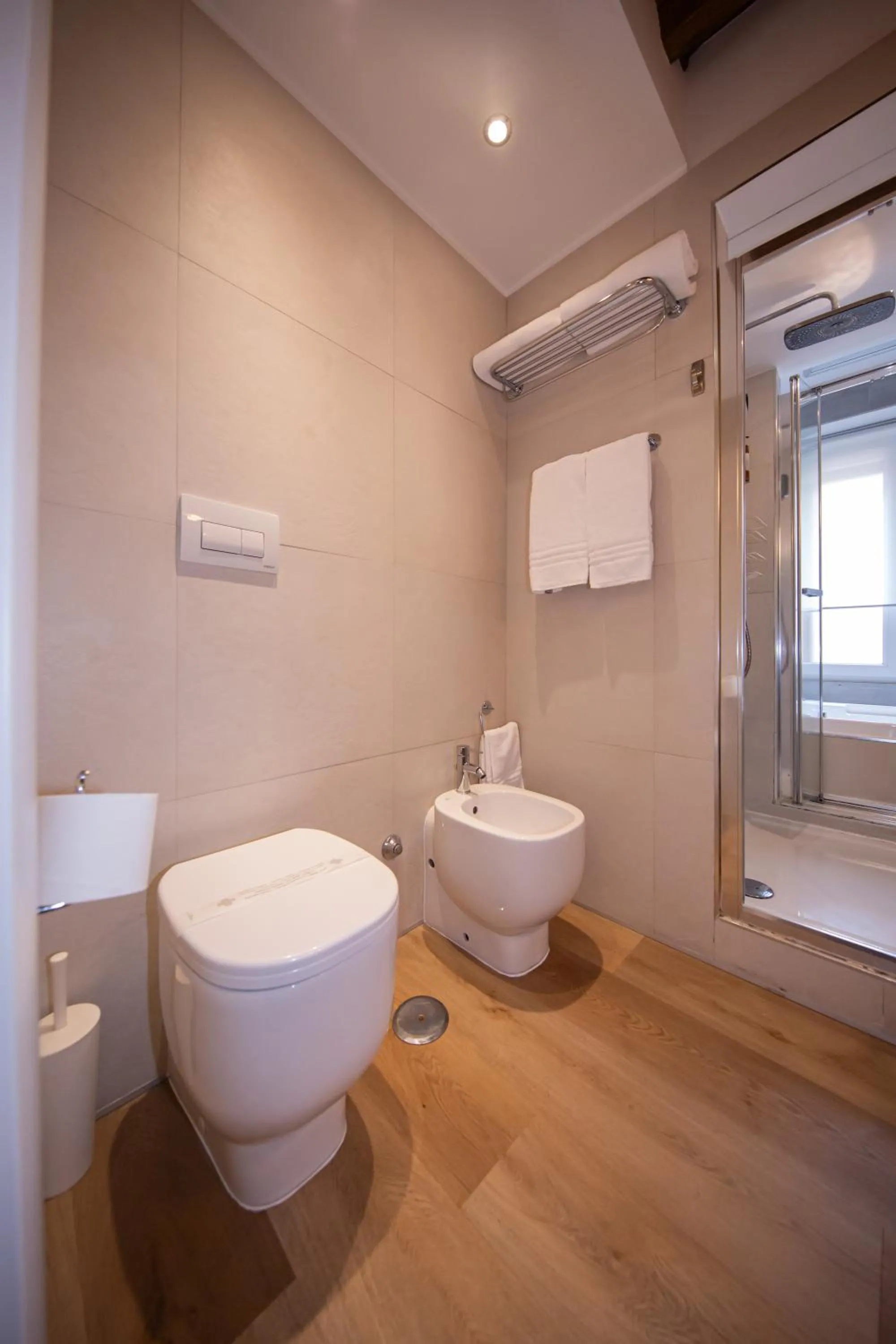 Toilet in Town House Spagna- luxury Rooms with Jacuzzi Bath