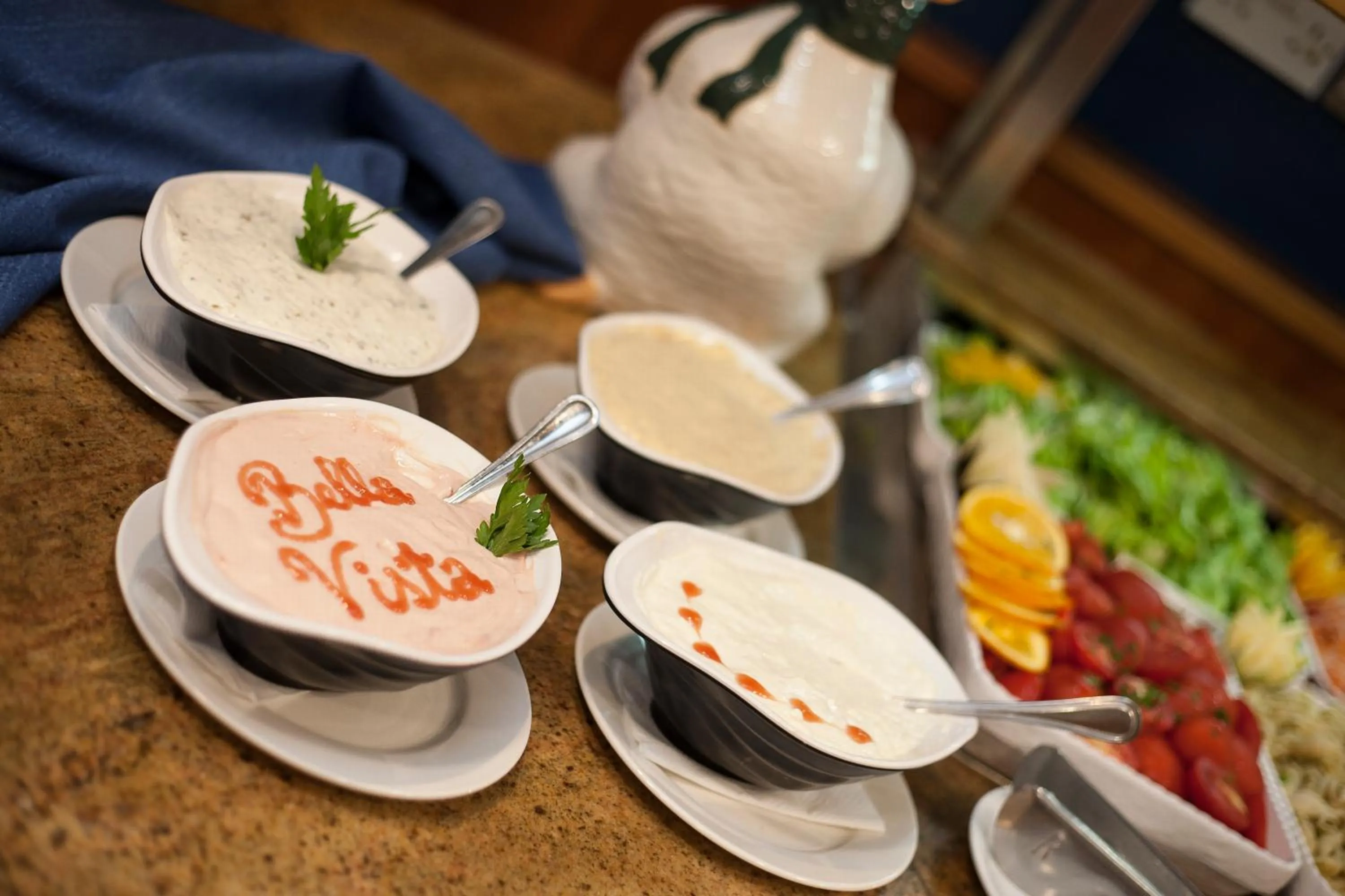 Restaurant/places to eat in Bella Vista Hotel