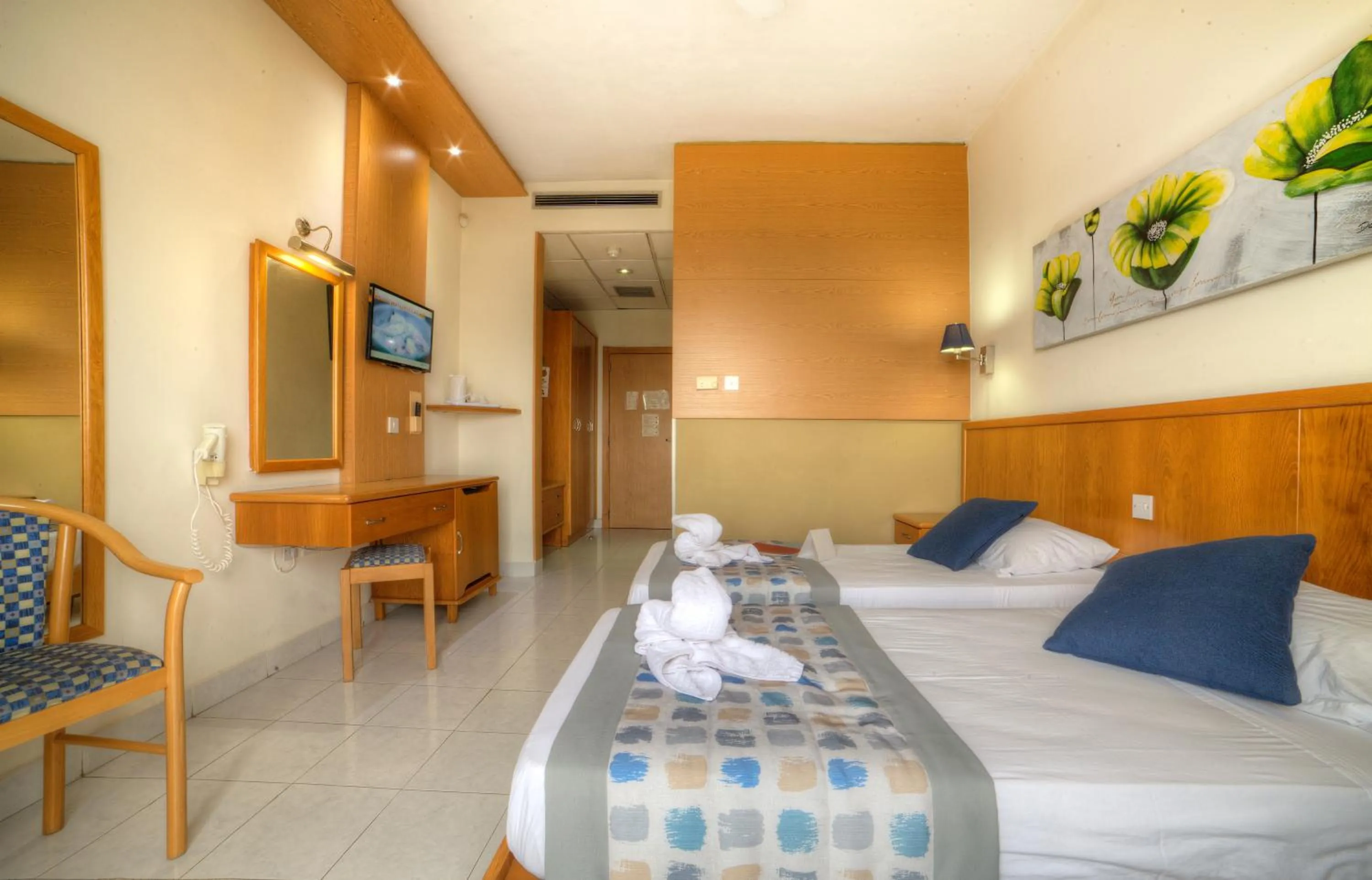 Property building, Bed in Bella Vista Hotel