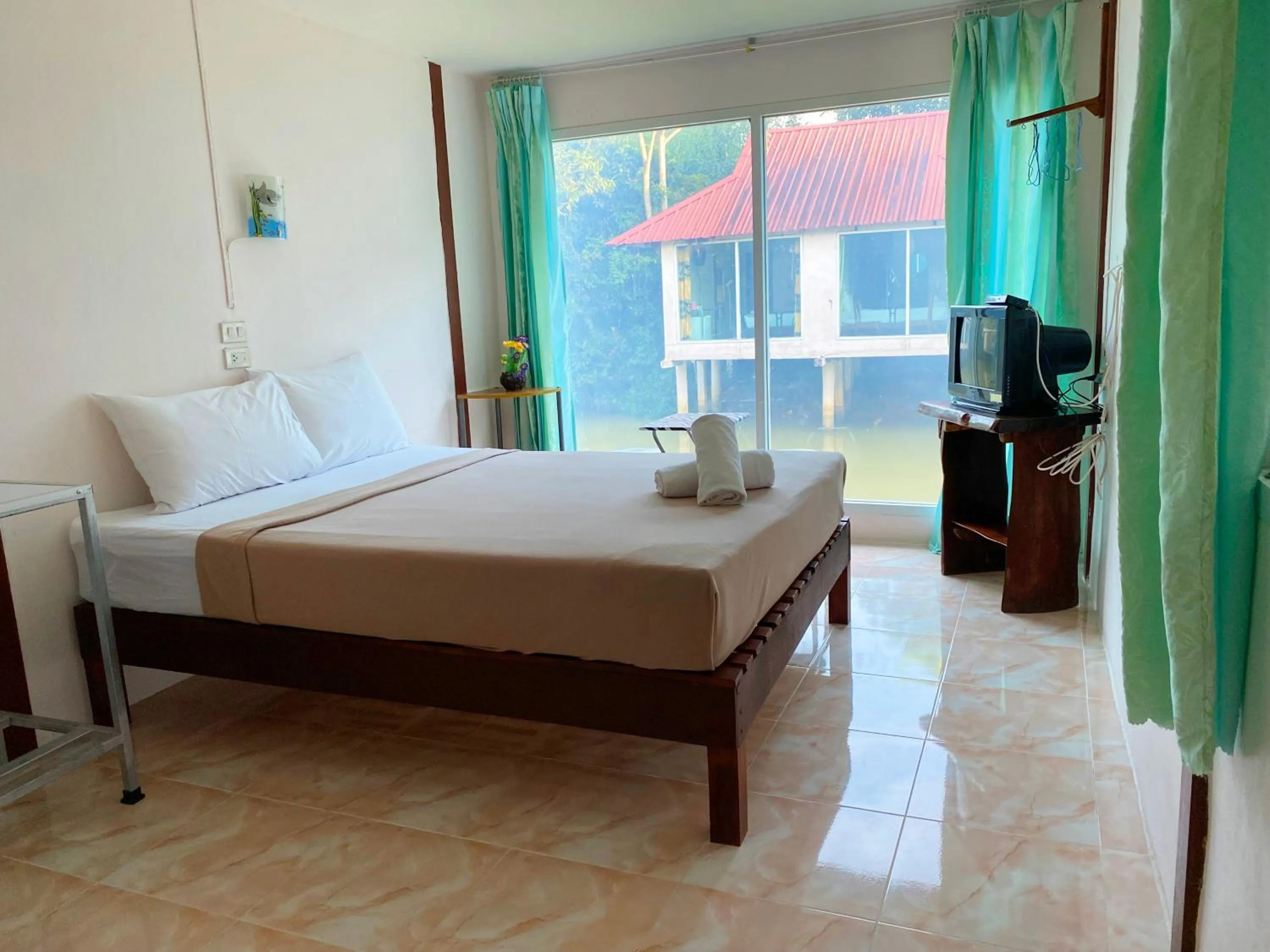 Photo of the whole room, Bed in Banpak Suankaew Talaynoi