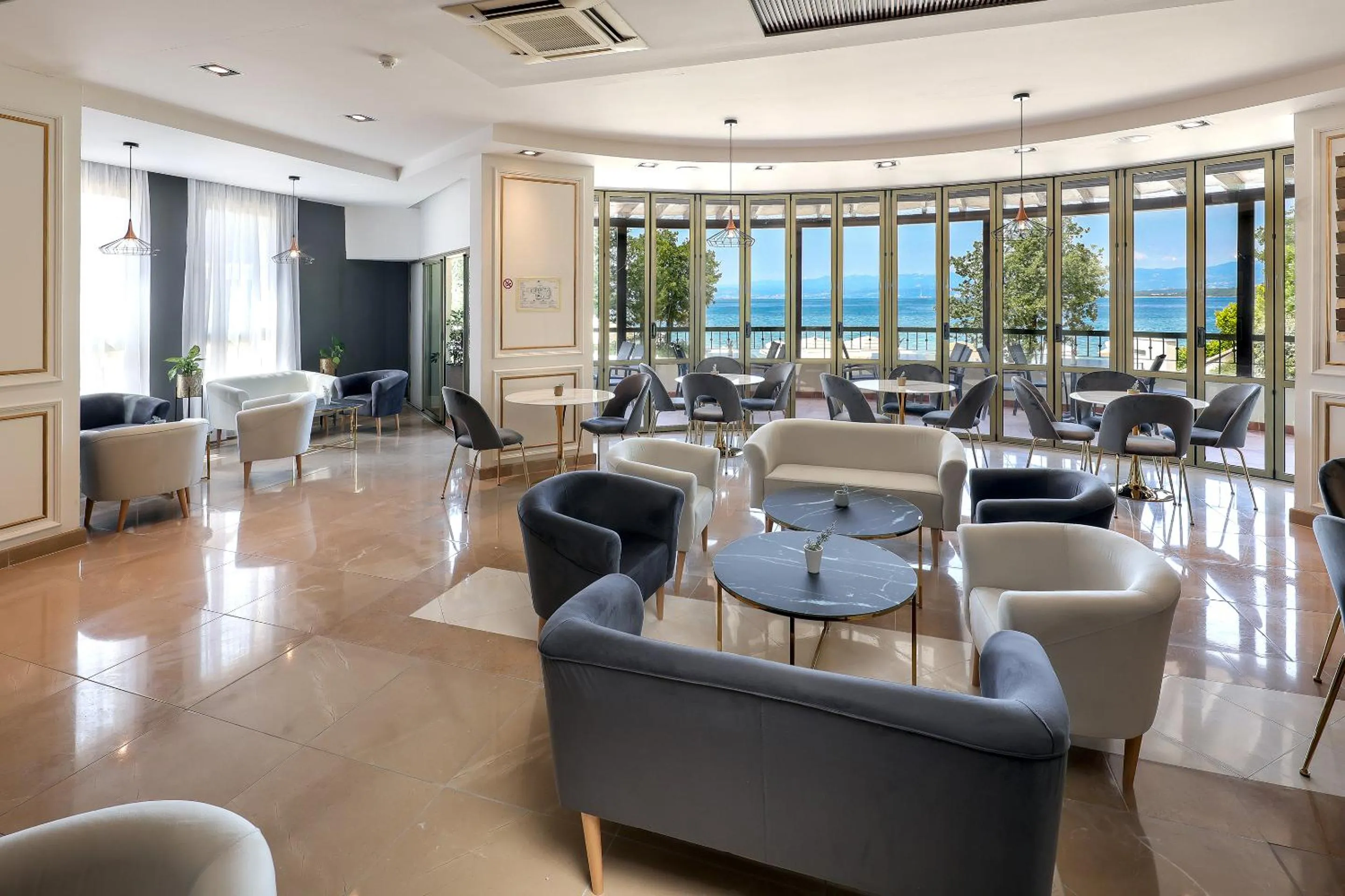 Restaurant/places to eat in Blue Waves Resort