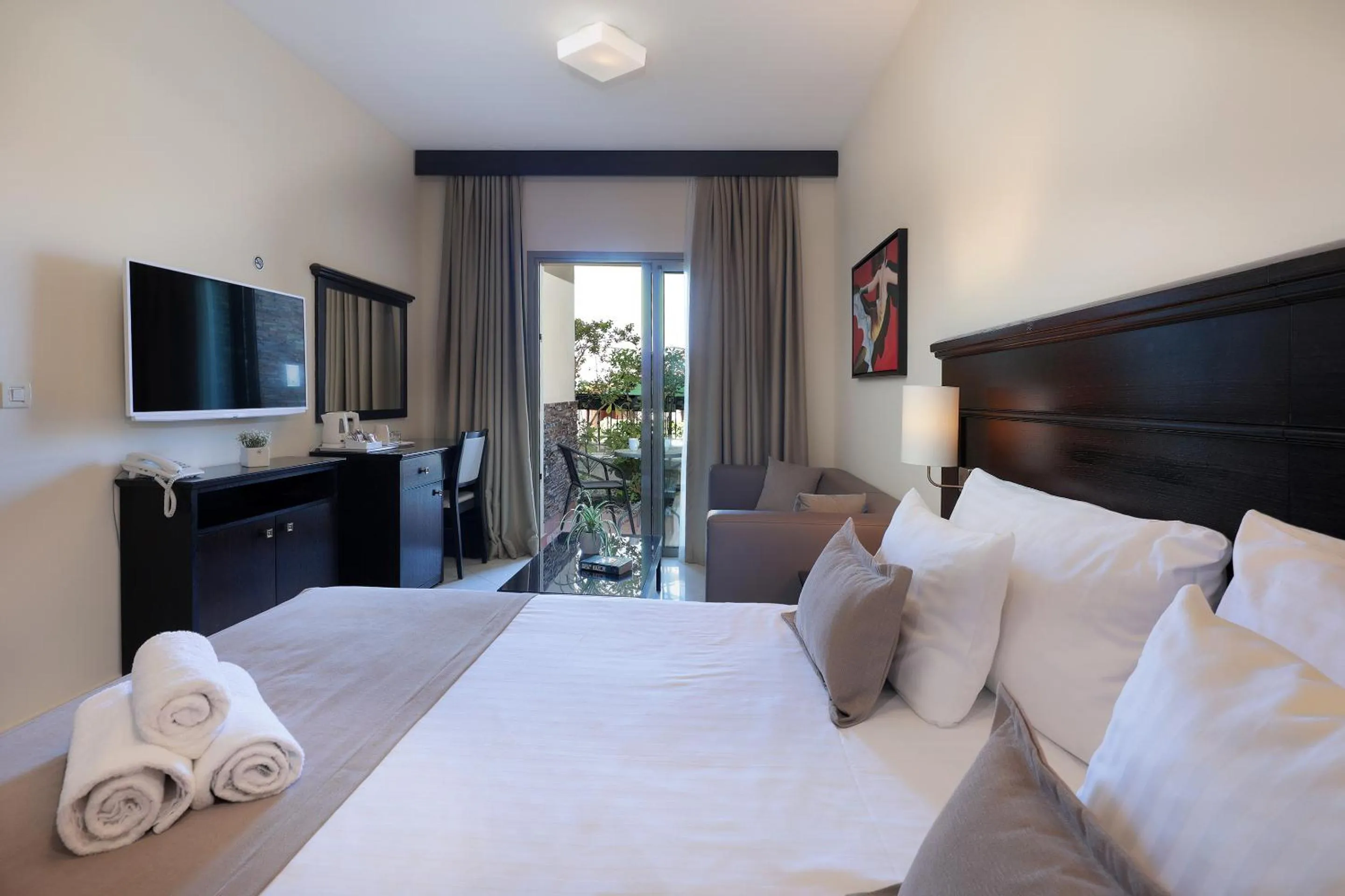 Balcony/Terrace, Bed in Blue Waves Resort