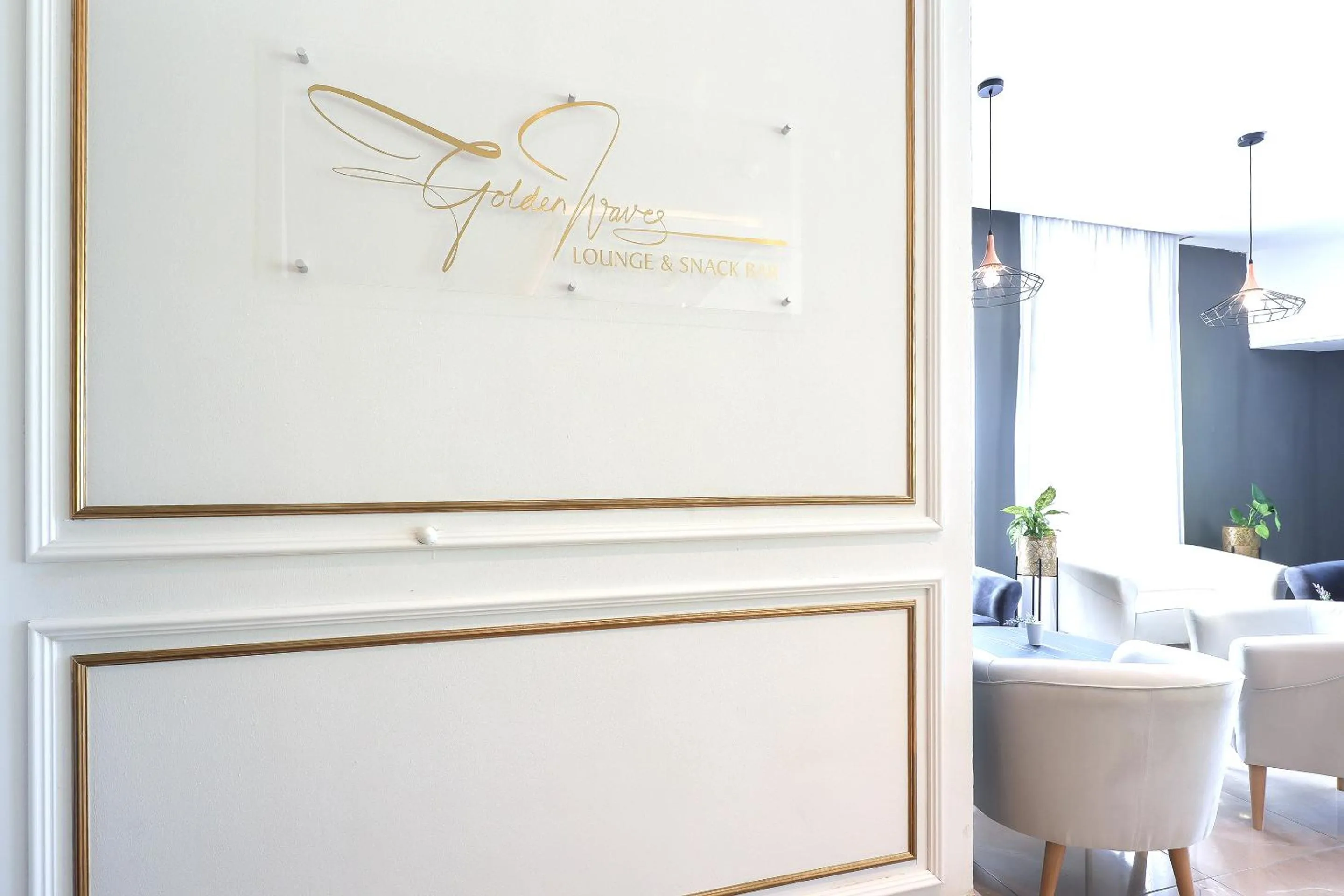 Restaurant/places to eat in Blue Waves Resort