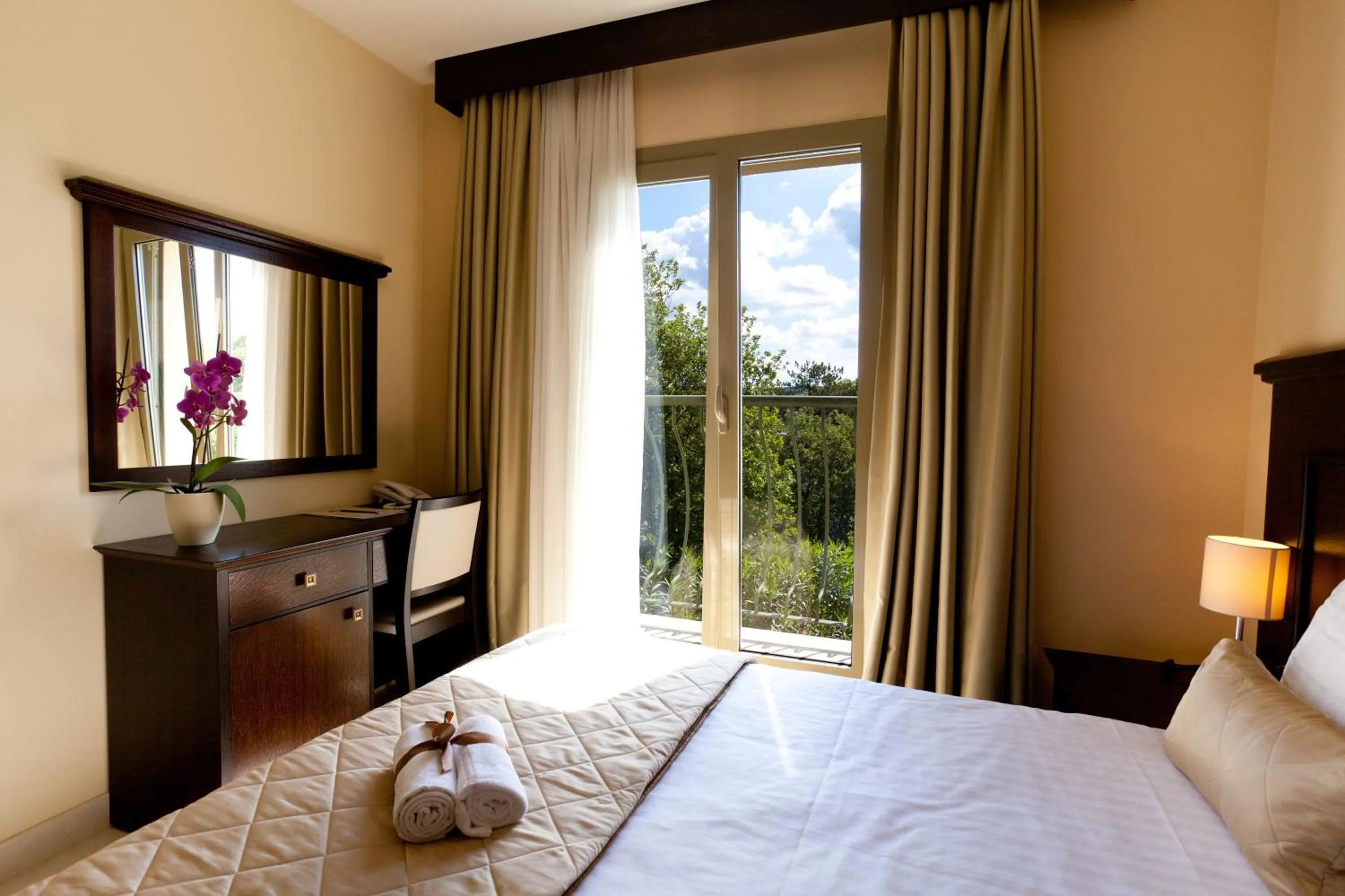 Bed in Blue Waves Resort