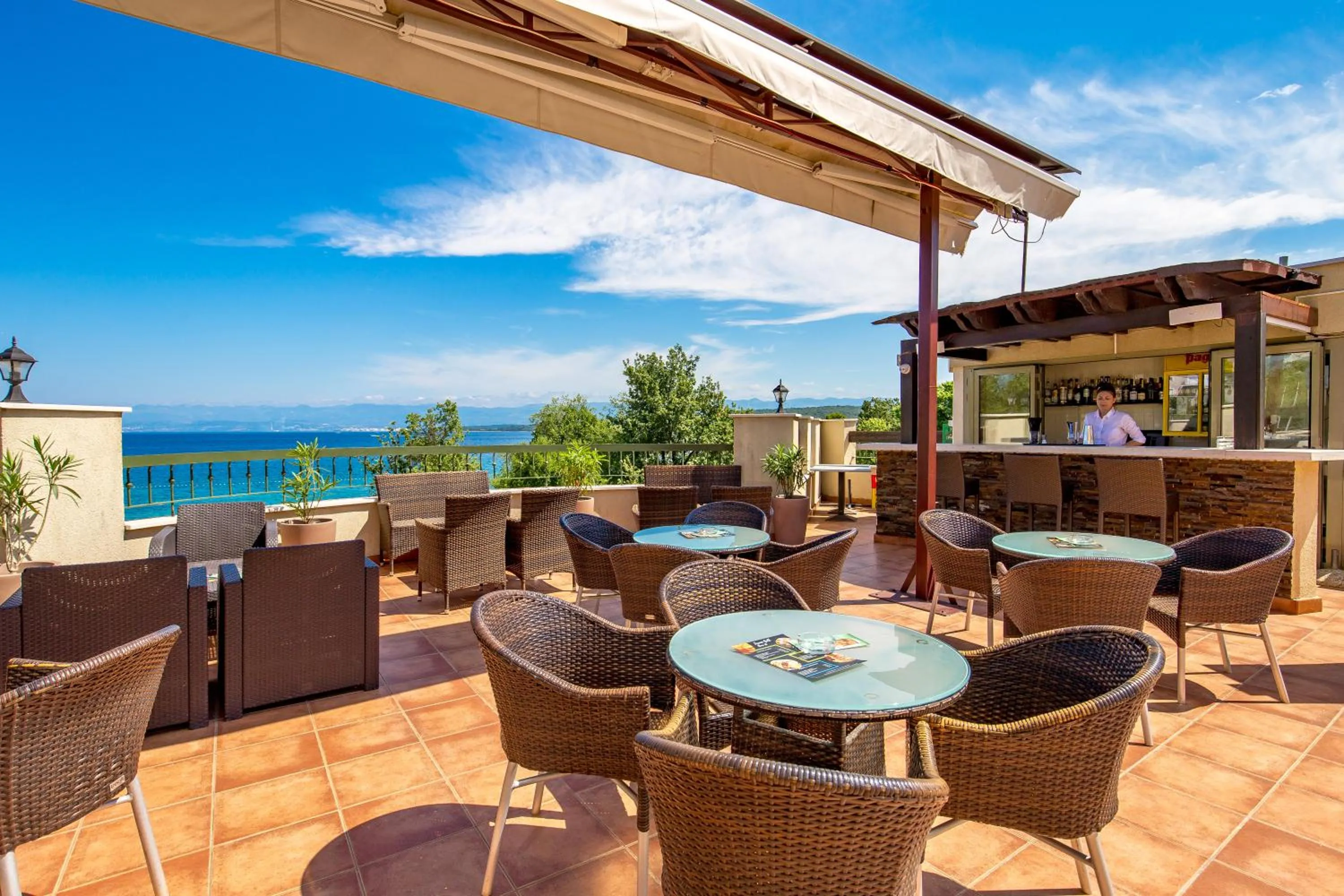 Restaurant/places to eat in Blue Waves Resort