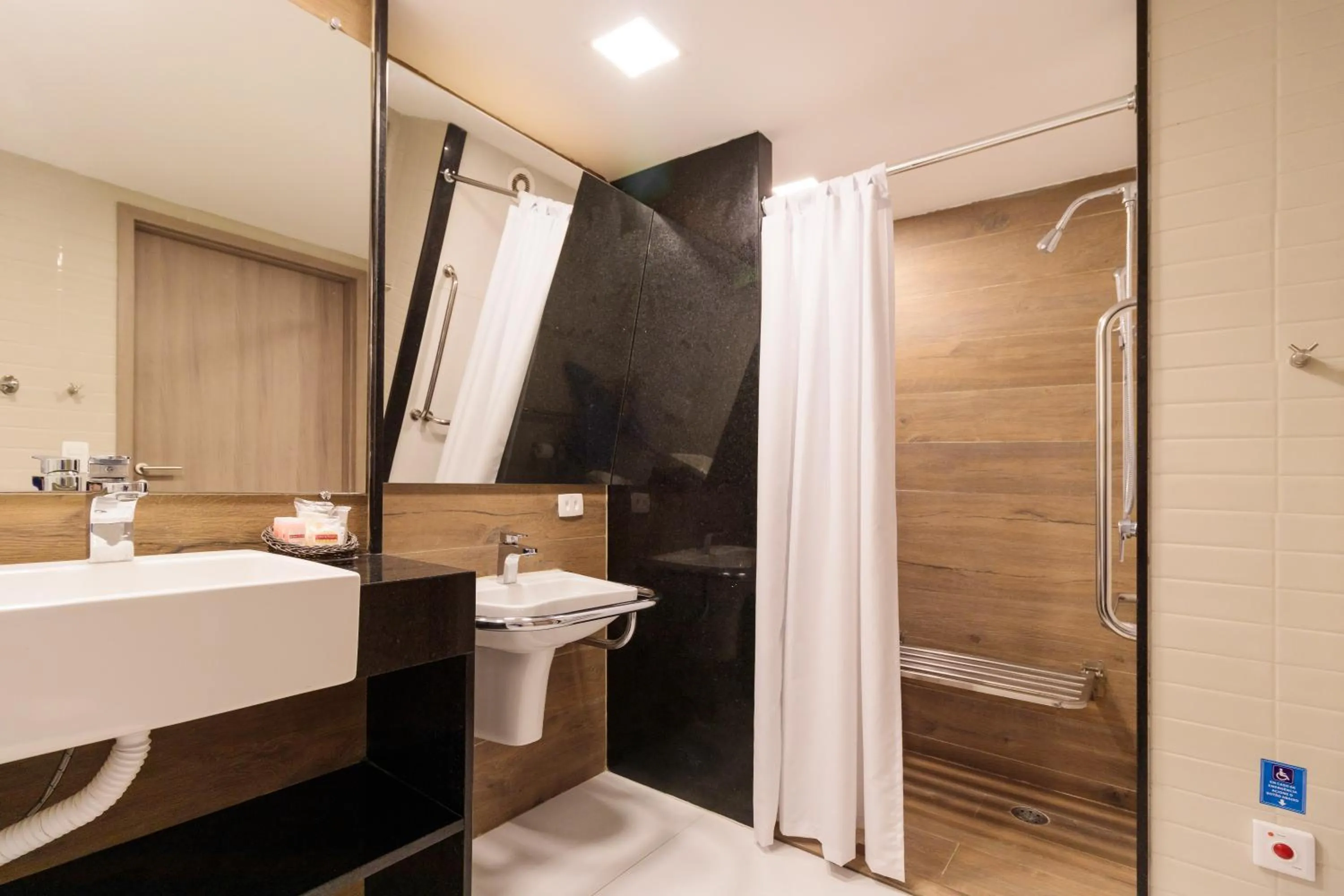 Shower in Hotel Solar Porto de Galinhas