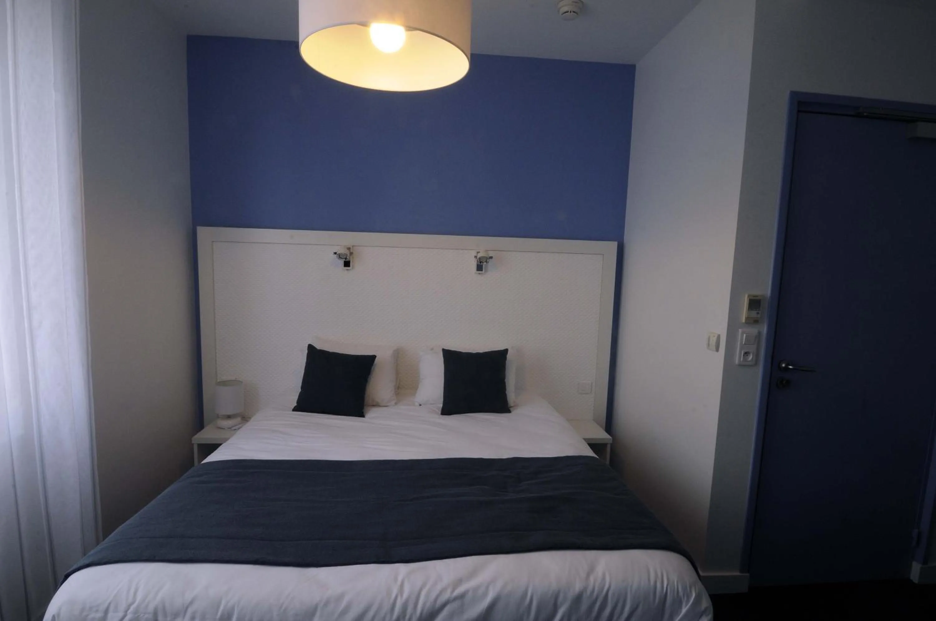 Photo of the whole room, Bed in La Pergola d'Arcachon