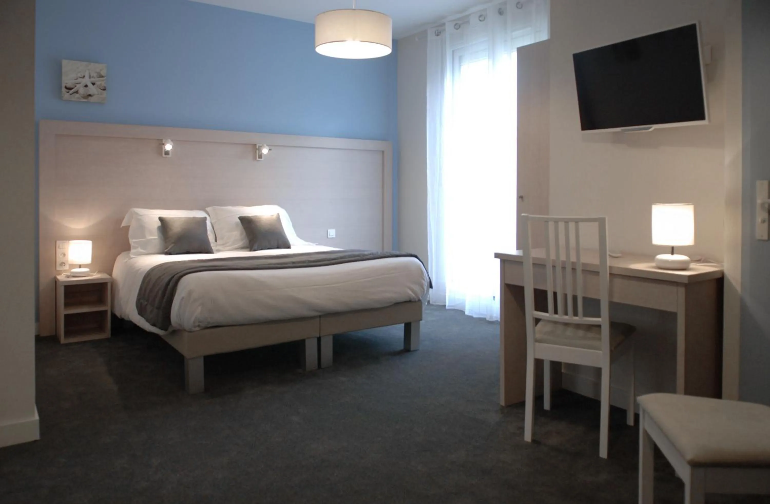 Photo of the whole room, Bed in La Pergola d'Arcachon