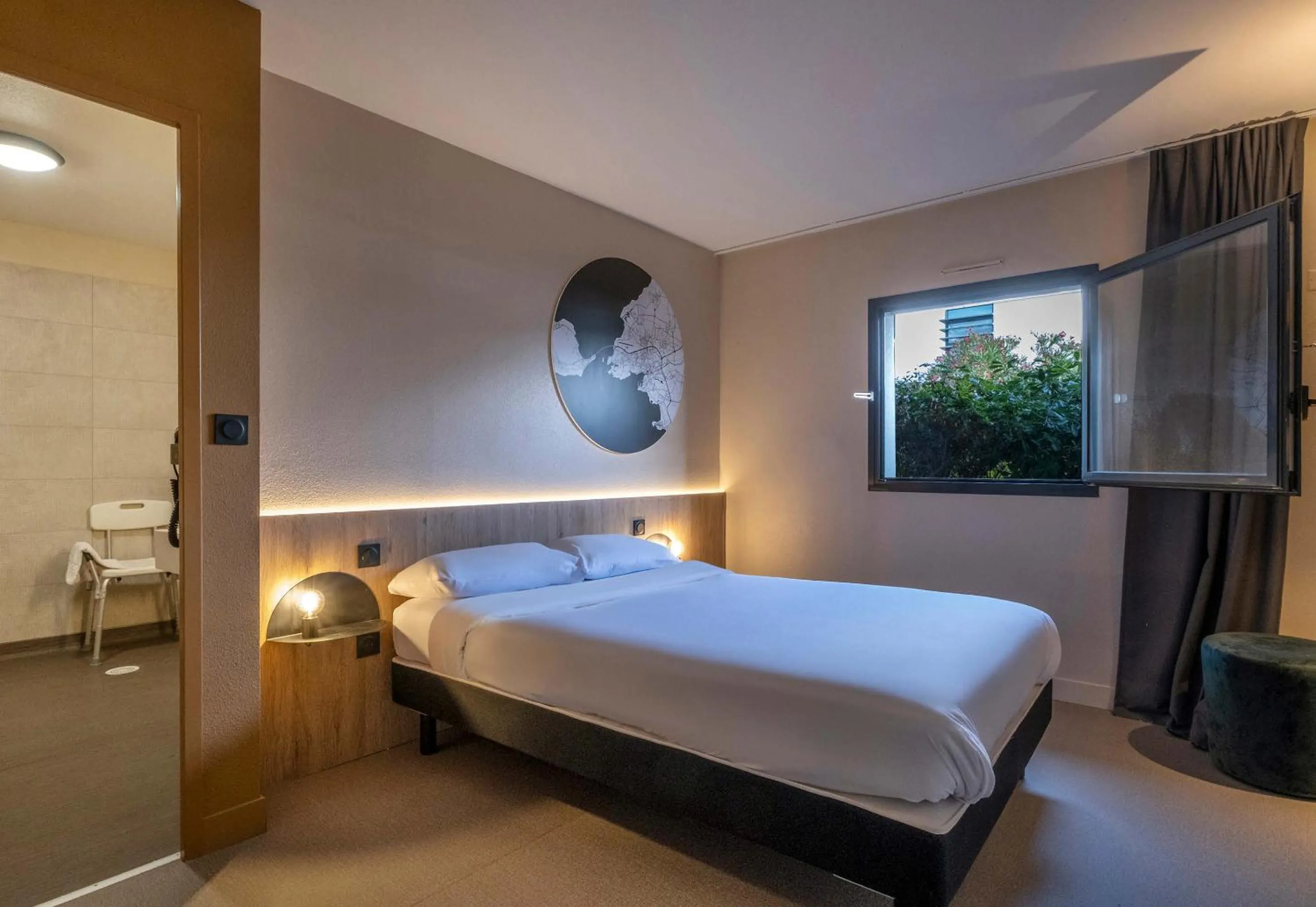 Bedroom, Bed in B&B HOTEL La Rochelle Centre Les Minimes