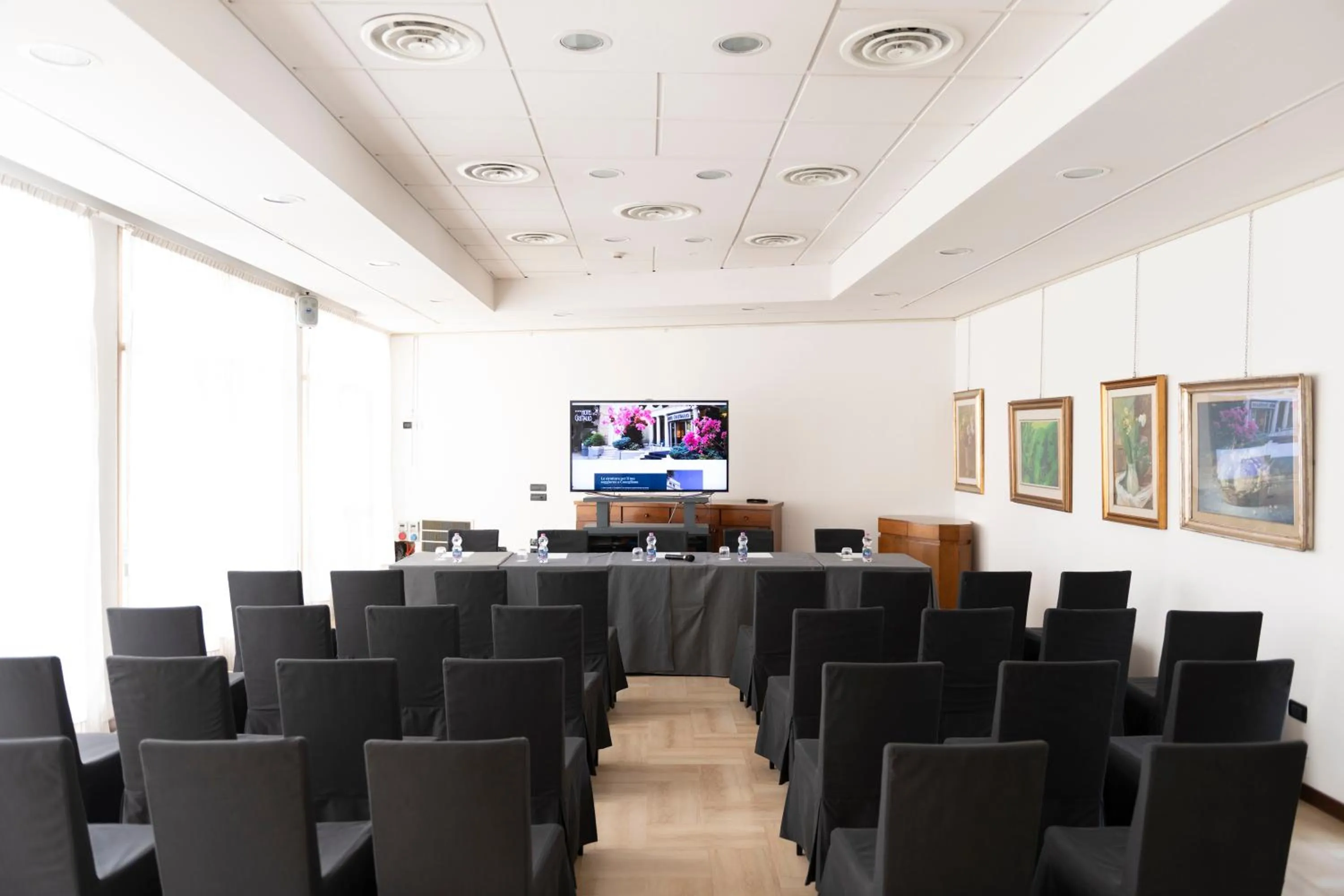 Communal lounge/ TV room in Hotel Cristallo