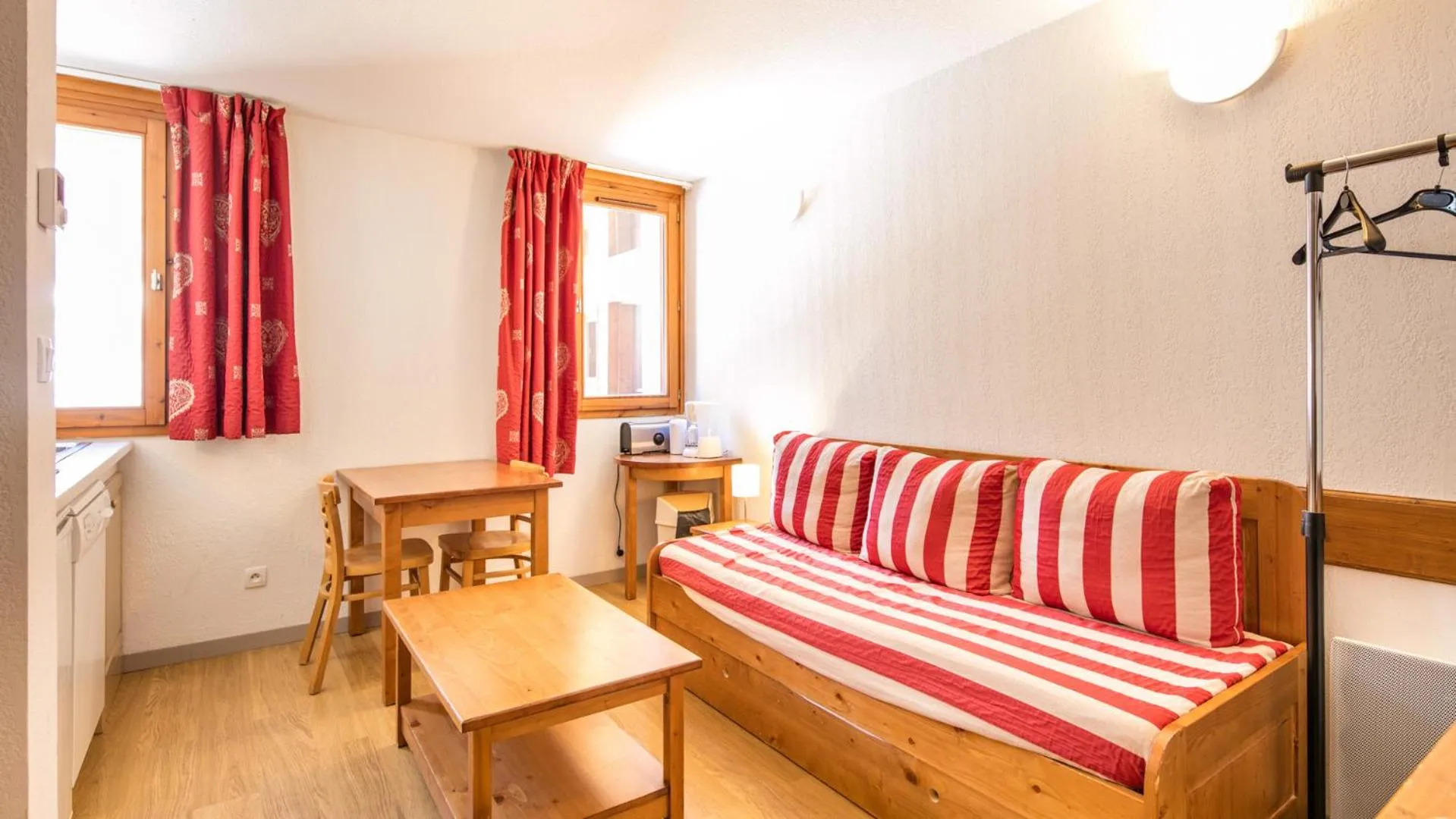 Living room, Bed in Vacancéole - Le Hameau de Valloire