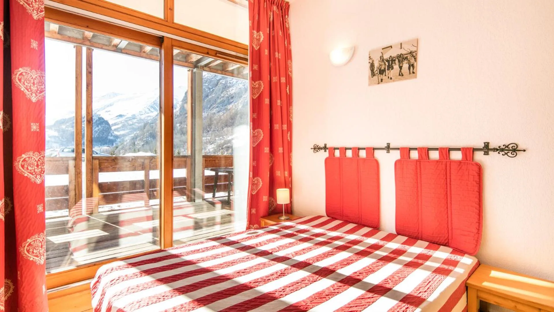 Bedroom, Bed in Vacancéole - Le Hameau de Valloire