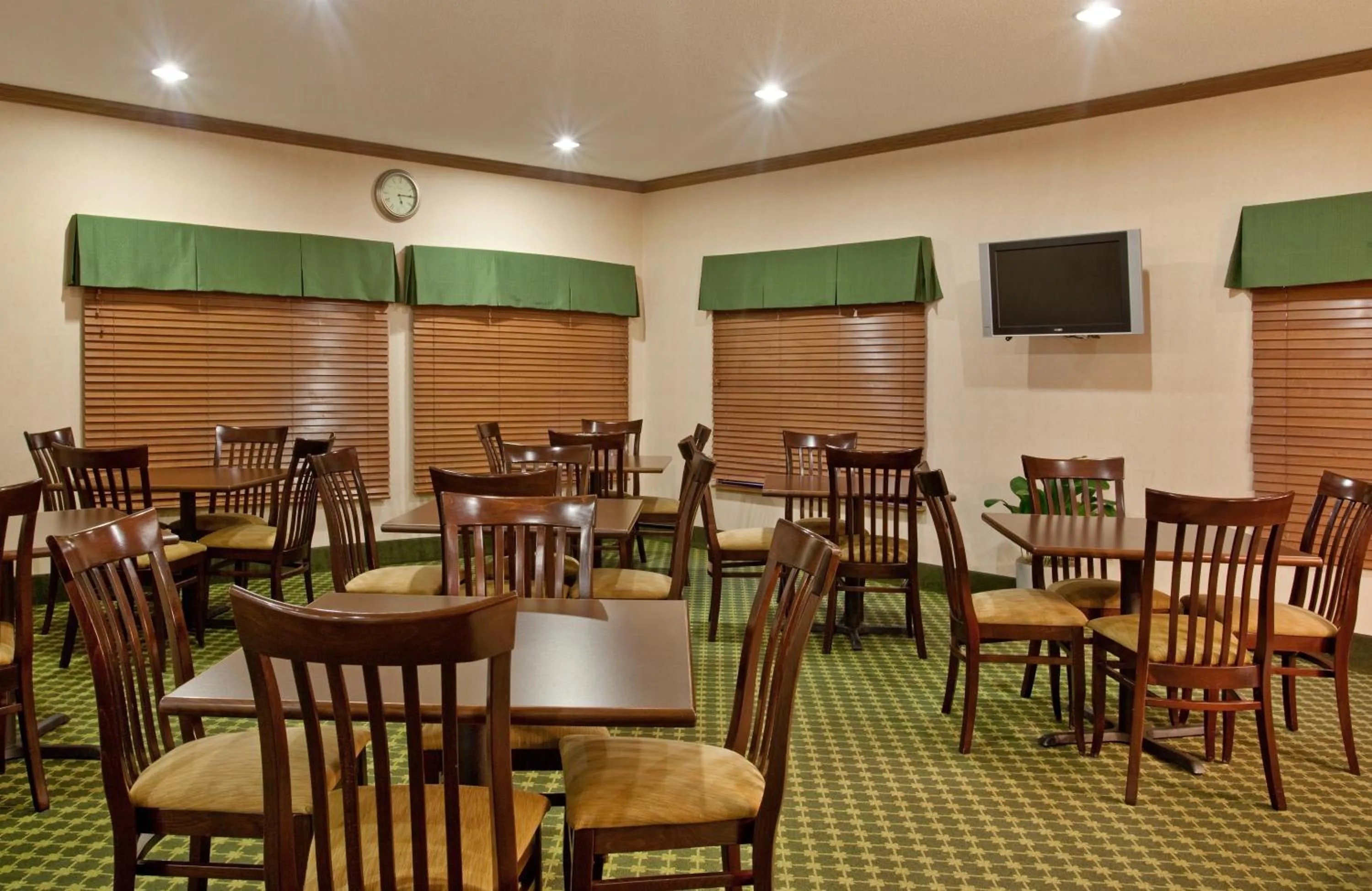 Restaurant/places to eat in Baymont by Wyndham Merrillville