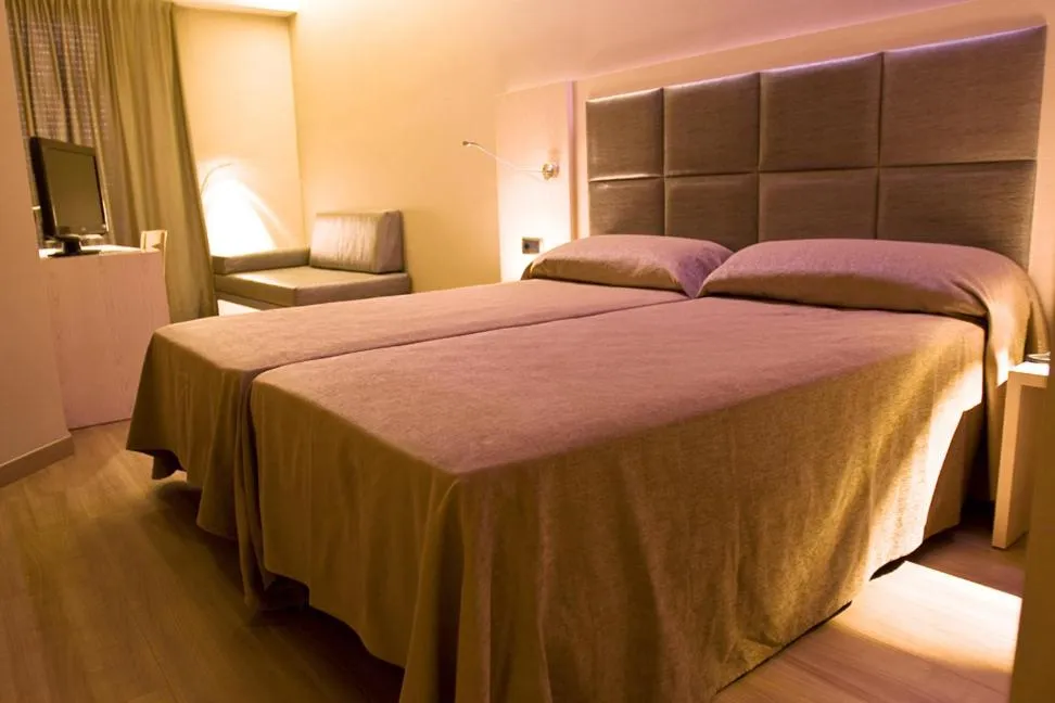 Photo of the whole room, Bed in Barcelona House
