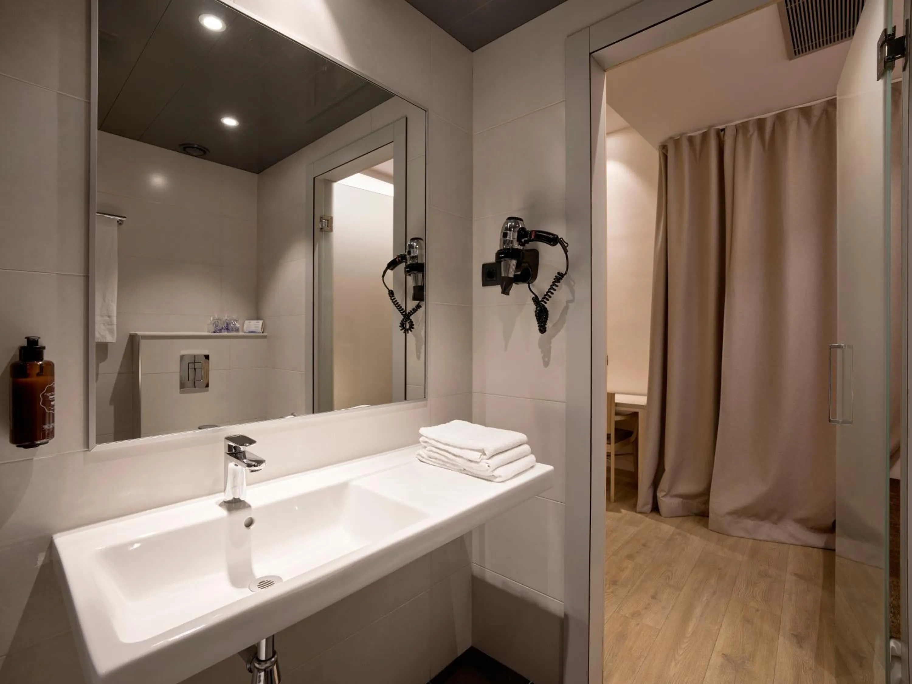 Shower in Barcelona House