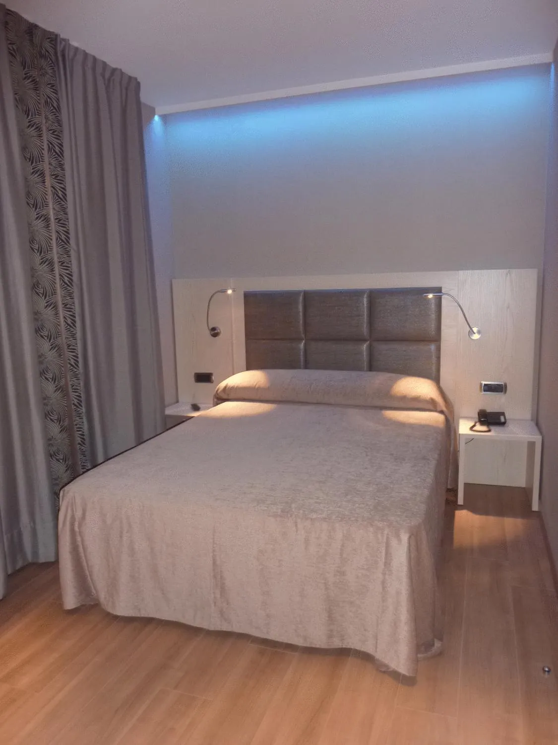 Photo of the whole room, Bed in Barcelona House