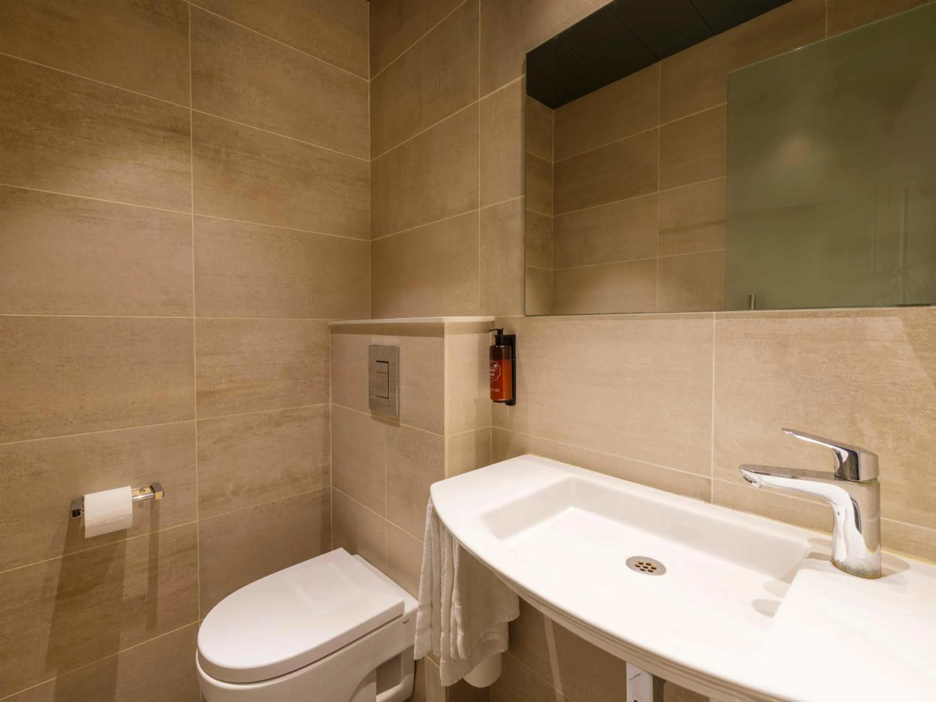 Shower in Barcelona House