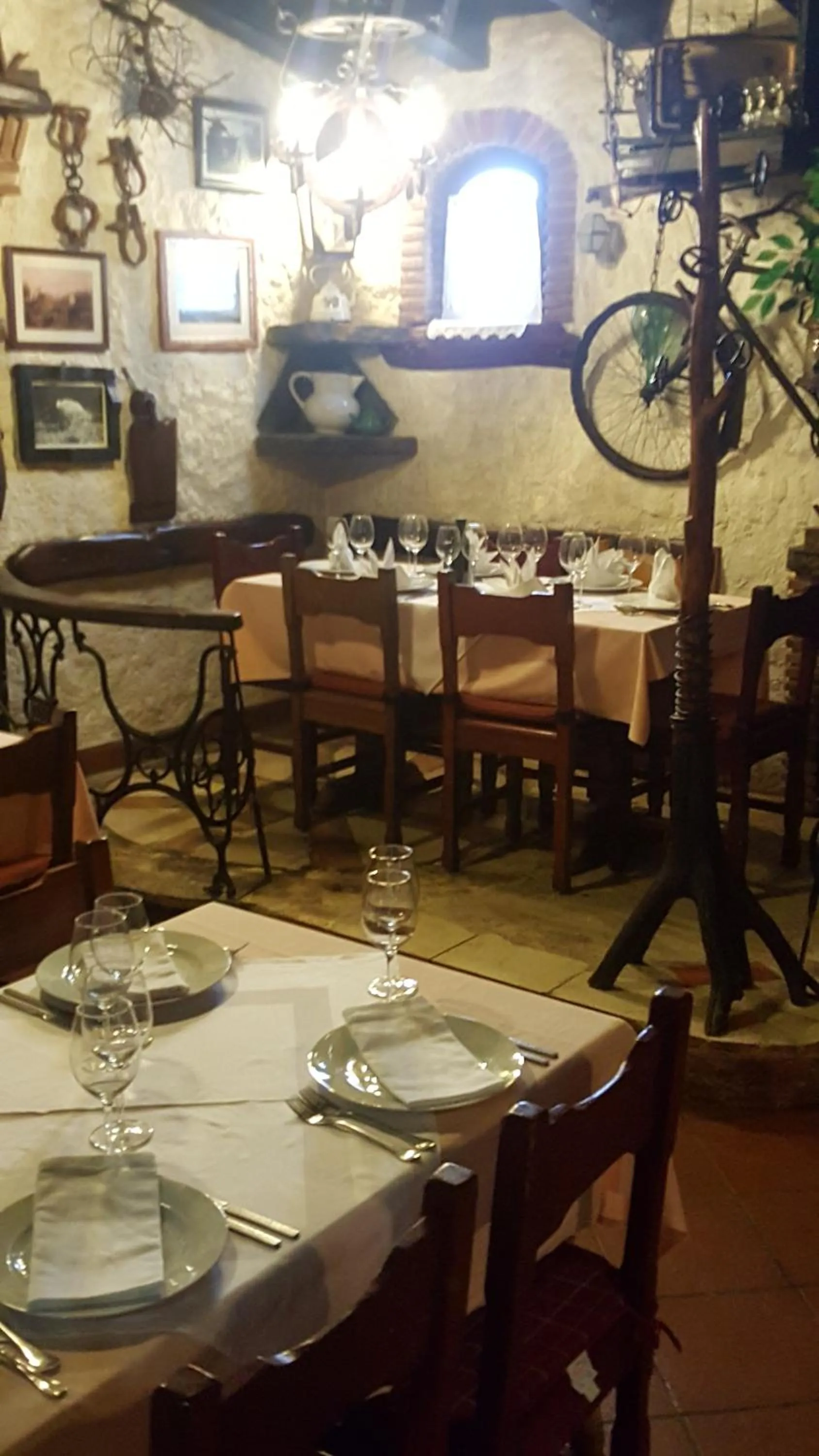 Restaurant/places to eat in Martina Guest house-Rooms