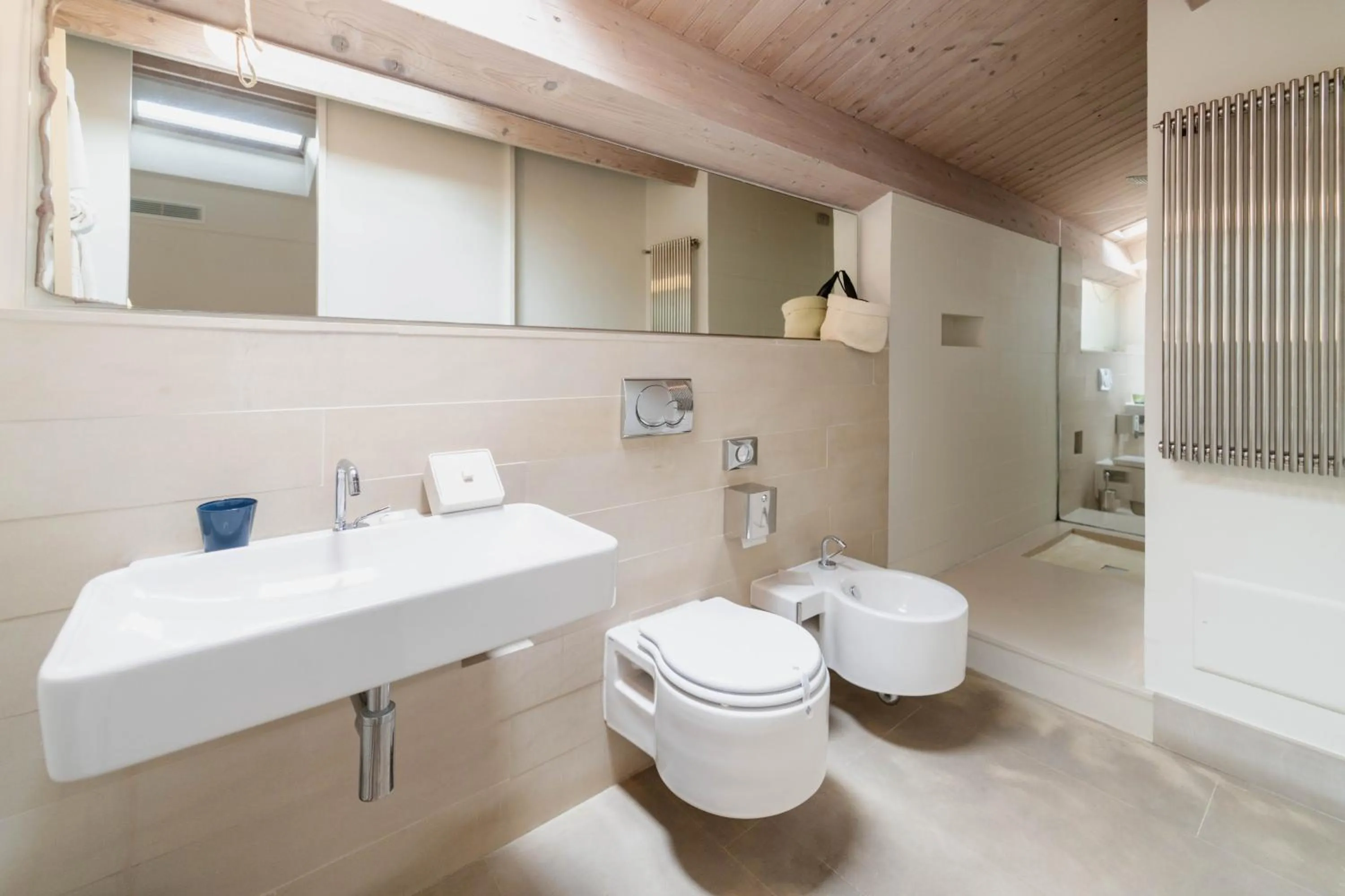 Shower in Shalai - Exclusive SPA and small gourmet hotel