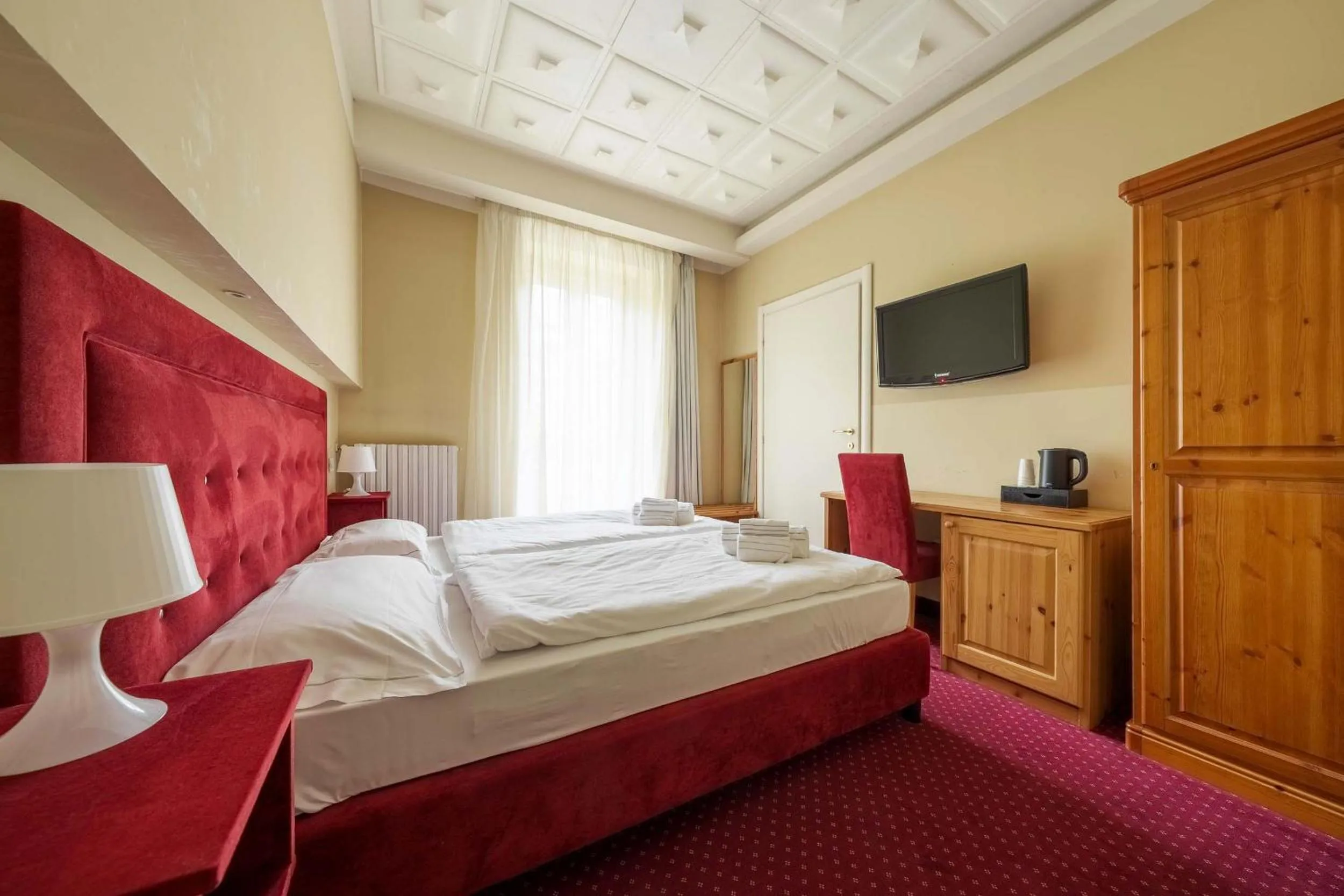 Bedroom, Bed in HOTEL AURONZO - outdoor basecamp