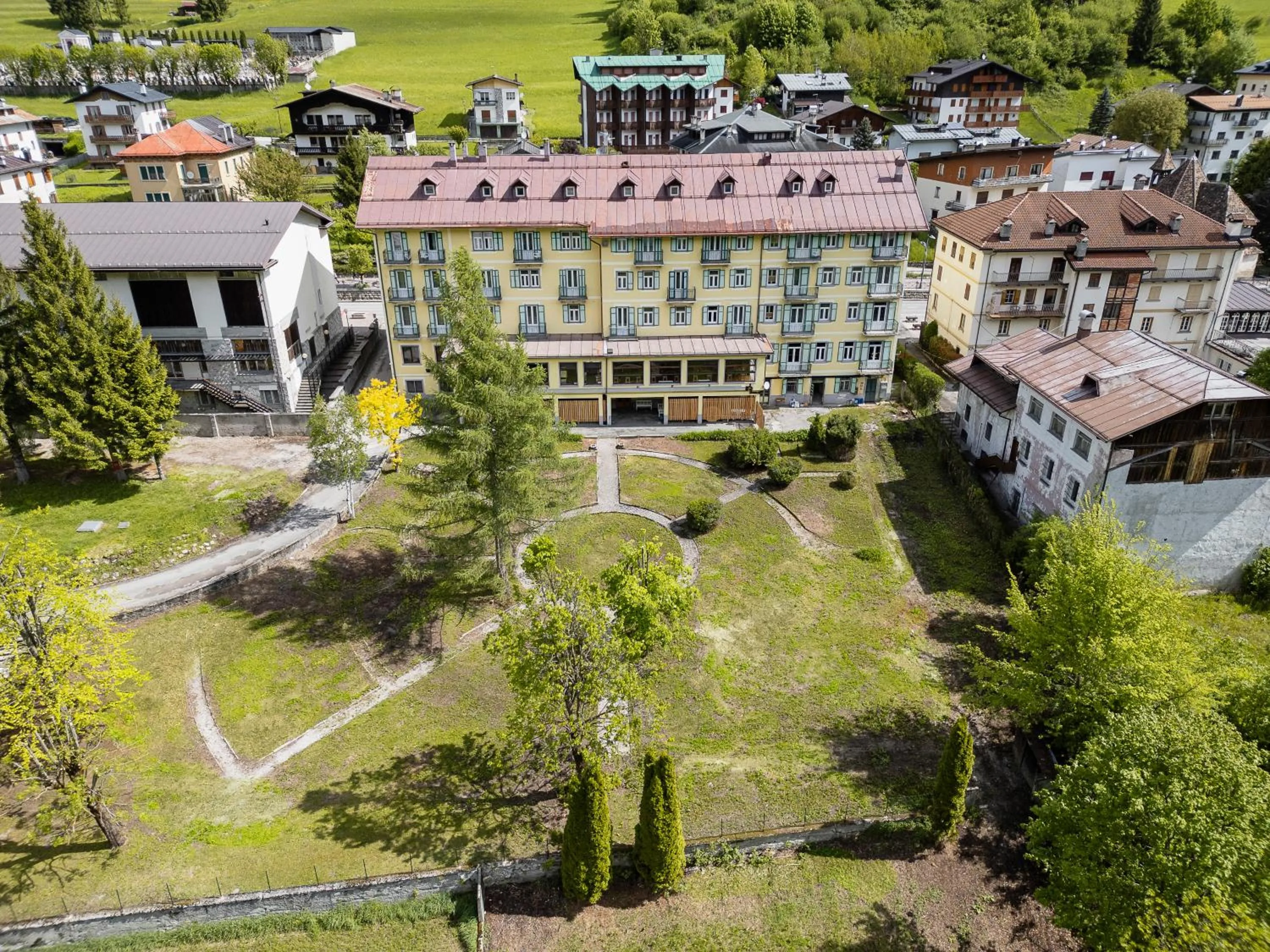 Garden in HOTEL AURONZO - outdoor basecamp